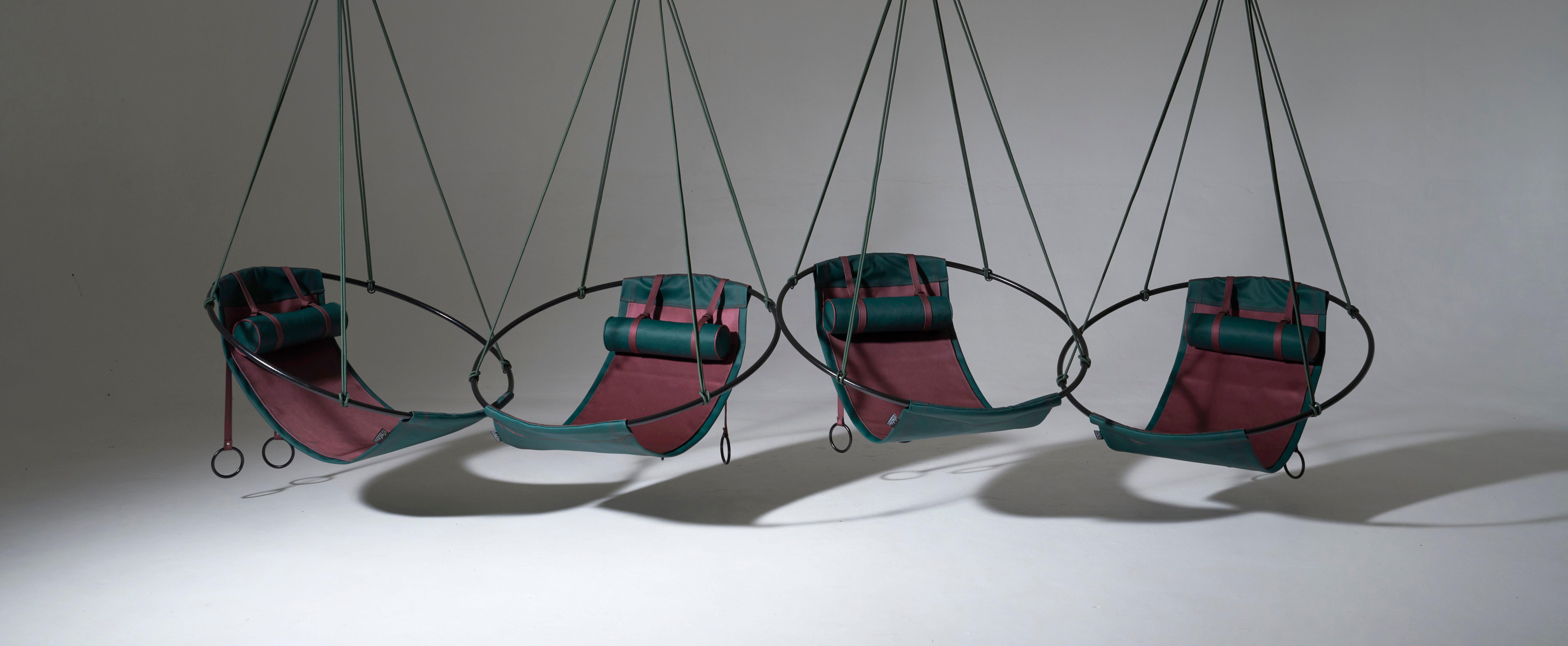 Fait main Chaise suspendue d'extérieur minimaliste et moderne en forme de boucle, Rubin and Forest en vente