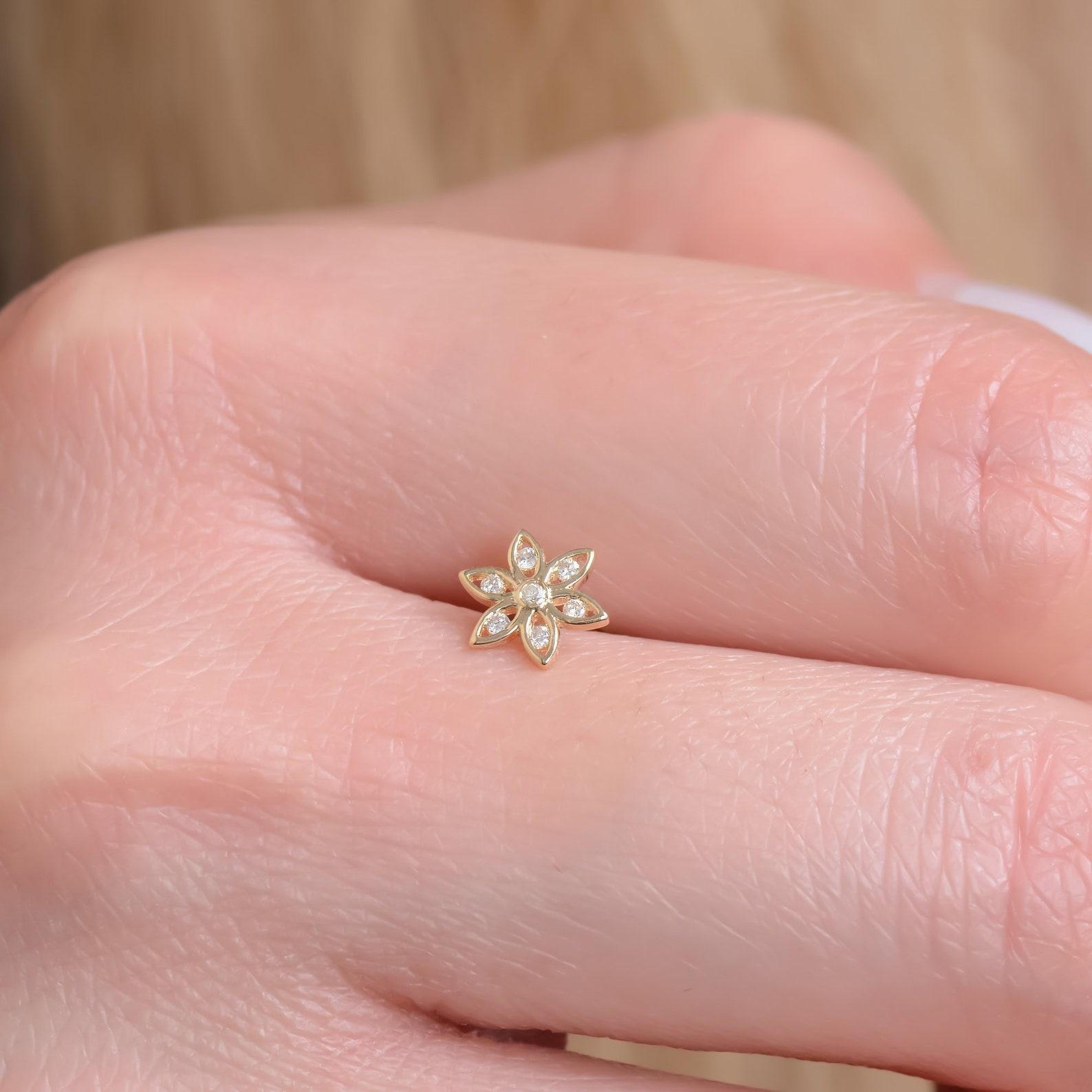 Minimalistischer minimalistischer Tragus-Ohrring aus Moissanit mit Schraubverschluss 925 aus Sterlingsilber für Damen 

A P P R O X T I M E

Alle Artikel werden auf Bestellung gefertigt. Unsere ungefähre Lieferzeit beträgt 6 bis 10 Werktage. Dies