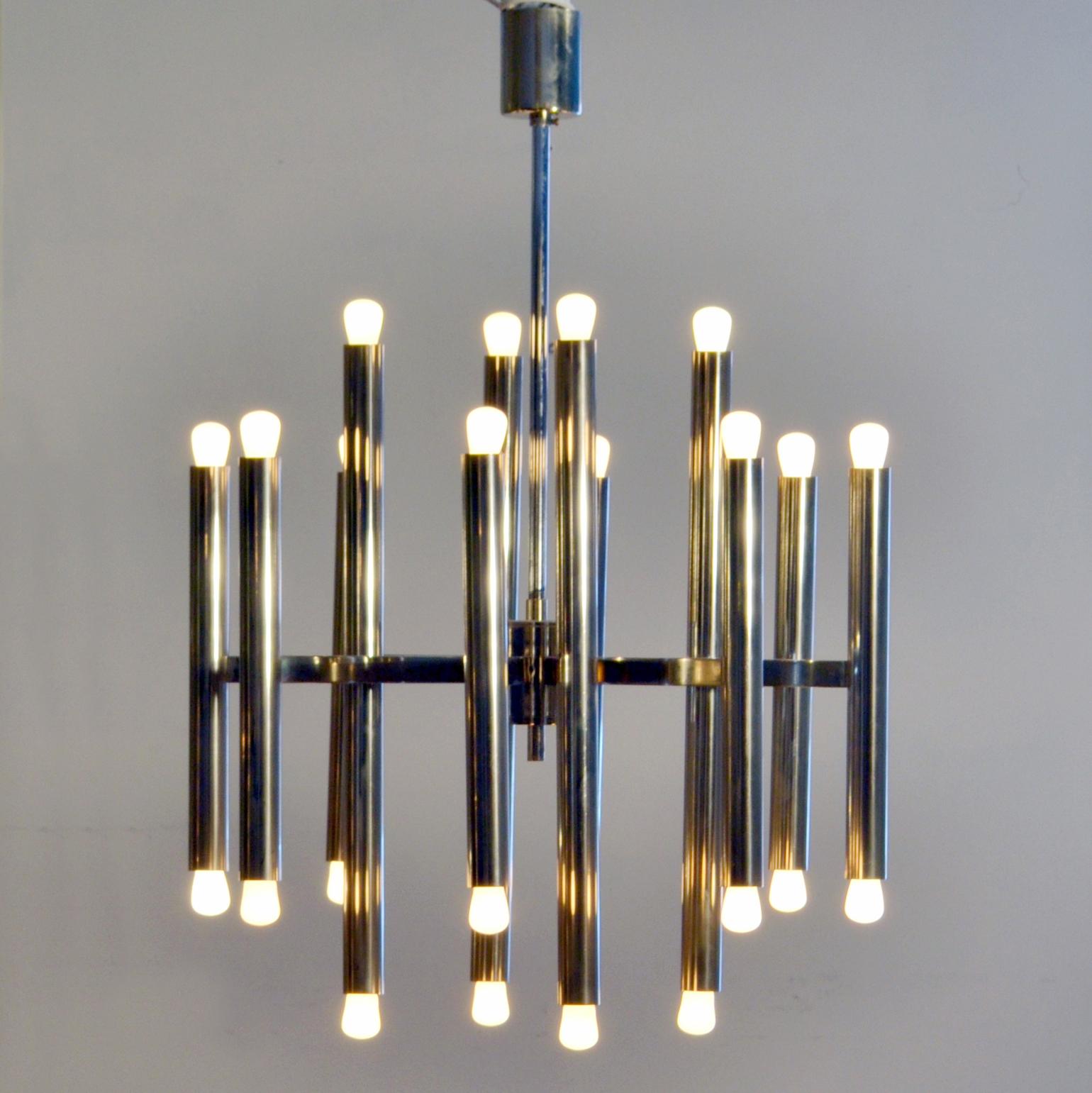 Minimal nickel-plated up-down lighter chandelier by Sciolary, Italy 1960s carries 24 pygmy or golf bulb lamps.


Rewired and ready for immediate use.