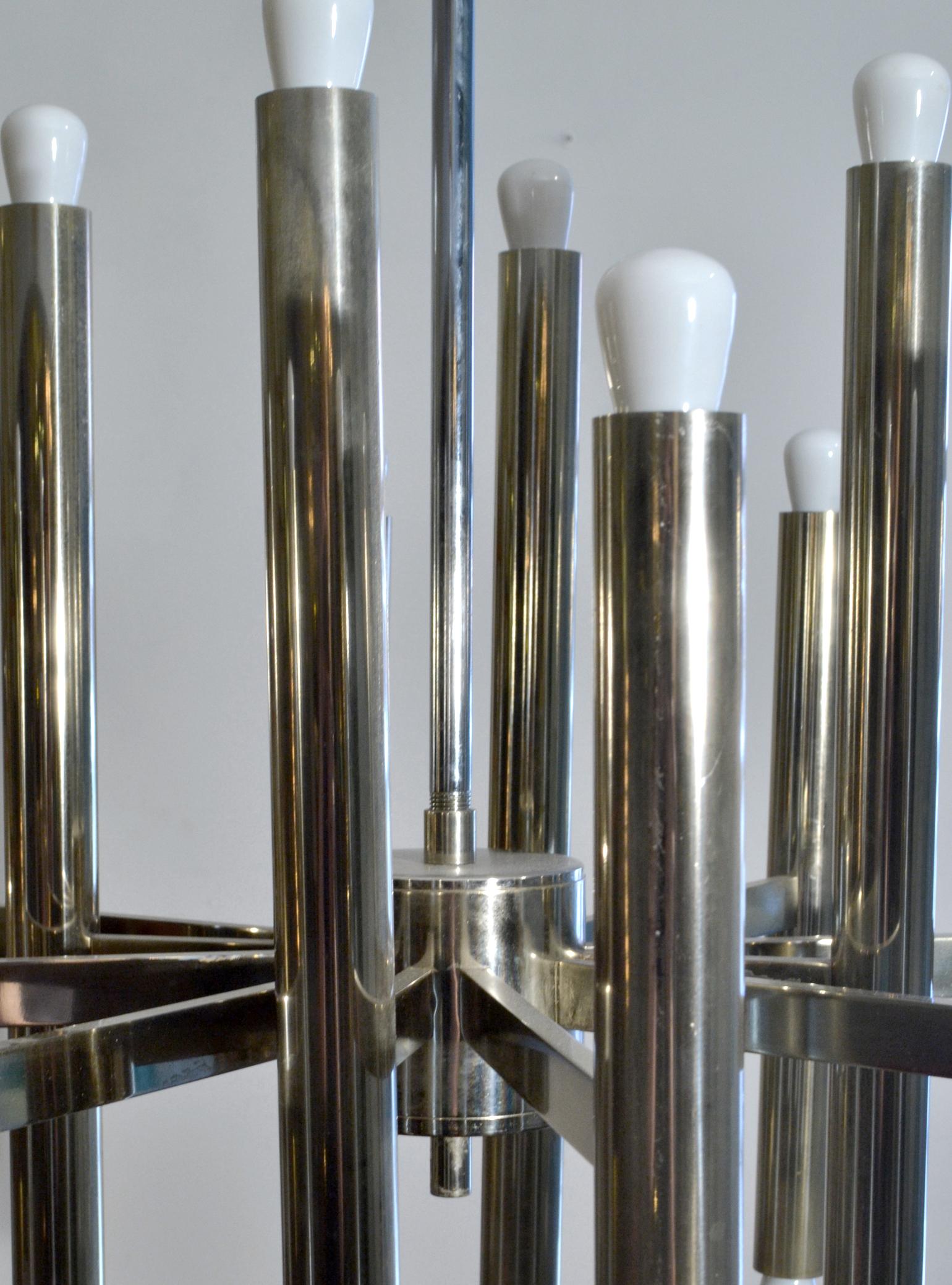 italien Minimal Chandelier in Nickel by Sciolari with 24 Lights en vente