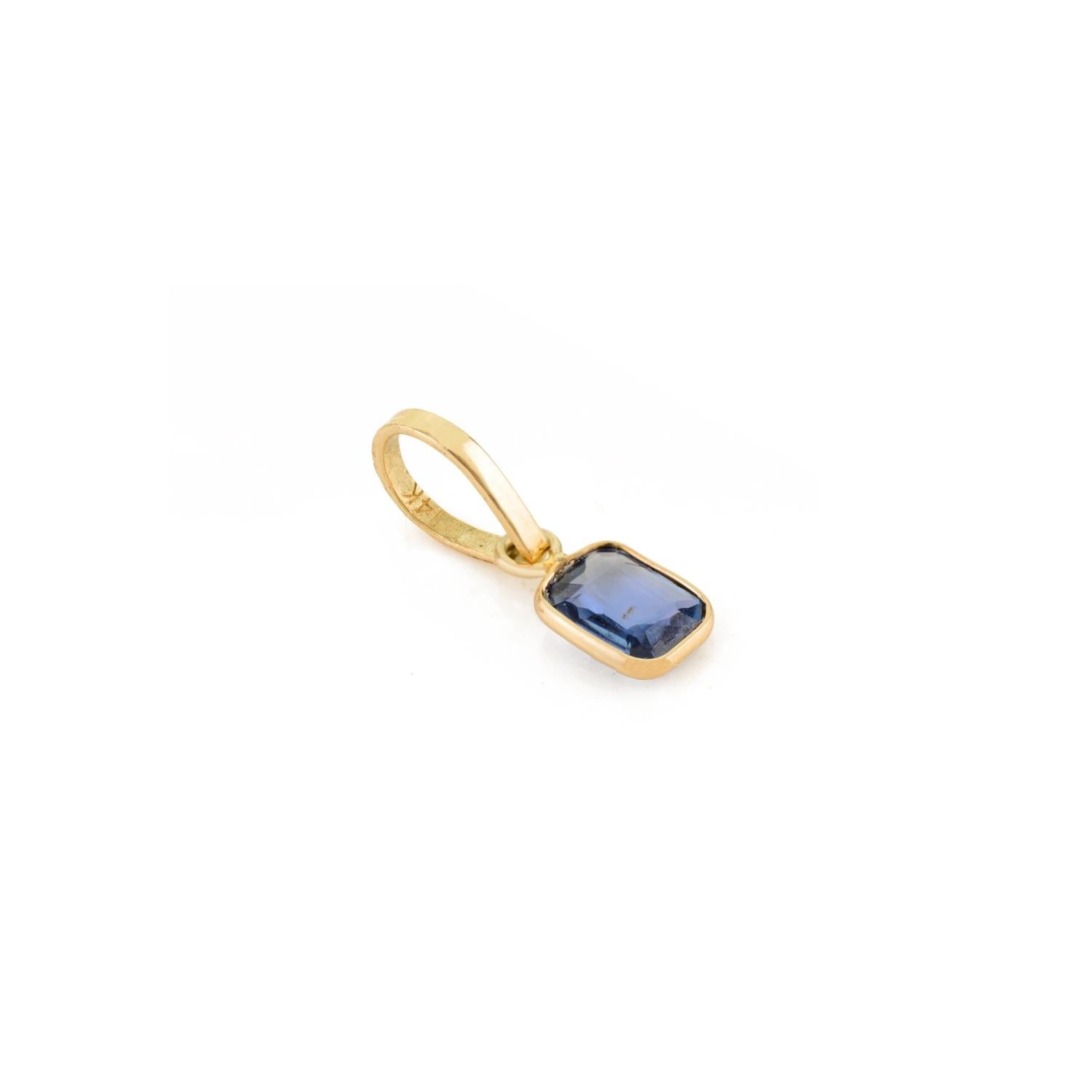 Ciondolo minimal con zaffiro blu taglio ottagono in oro giallo 14k Regalo per la figlia In condizioni Nuovo in vendita a New York, NY