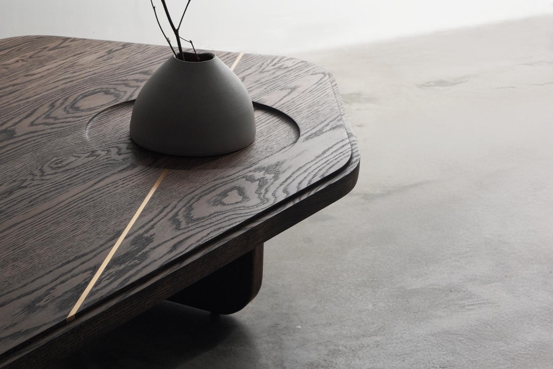 Minimal Organic Modern Oak wood Coffee Table with Brass Inlay For Sale 1