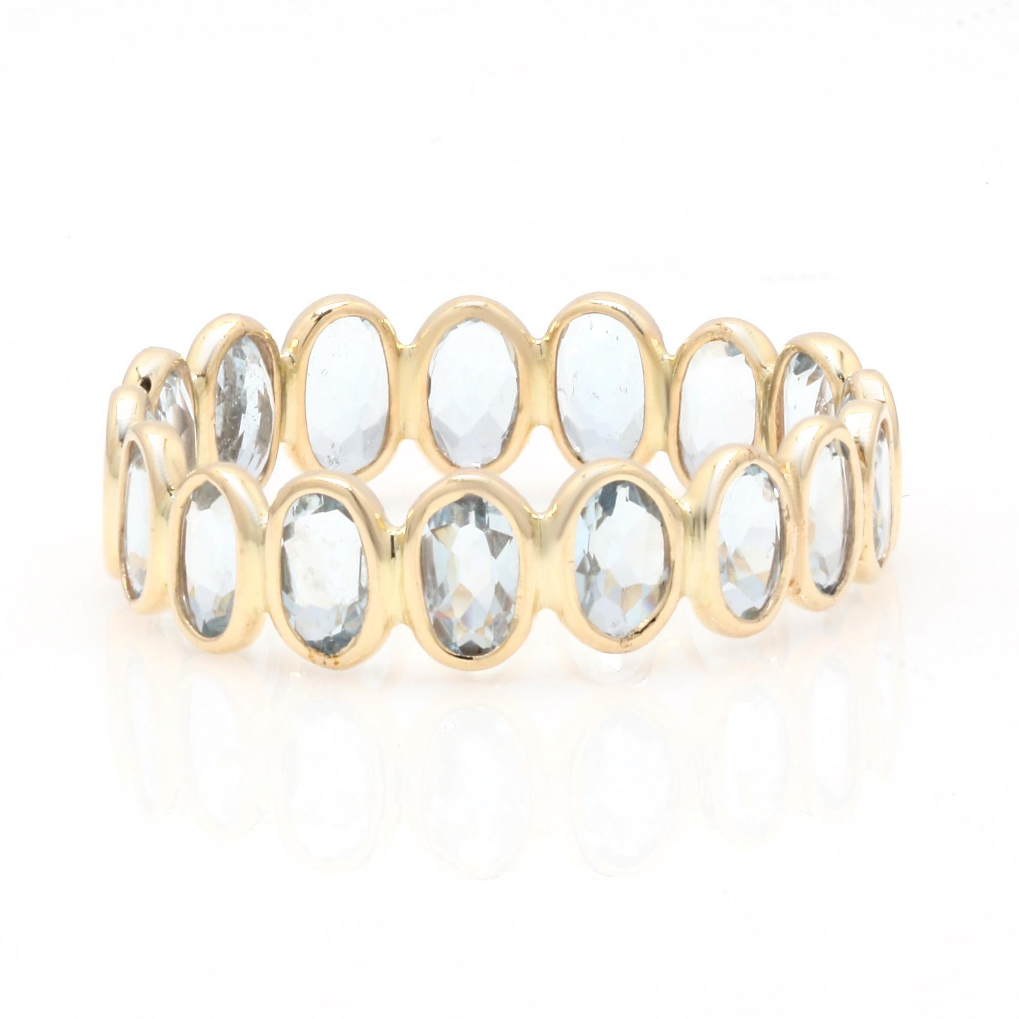 For Sale:  Minimal Oval 3.23 Ct Aquamarine Eternity Band Ring in 18K Yellow Gold 4