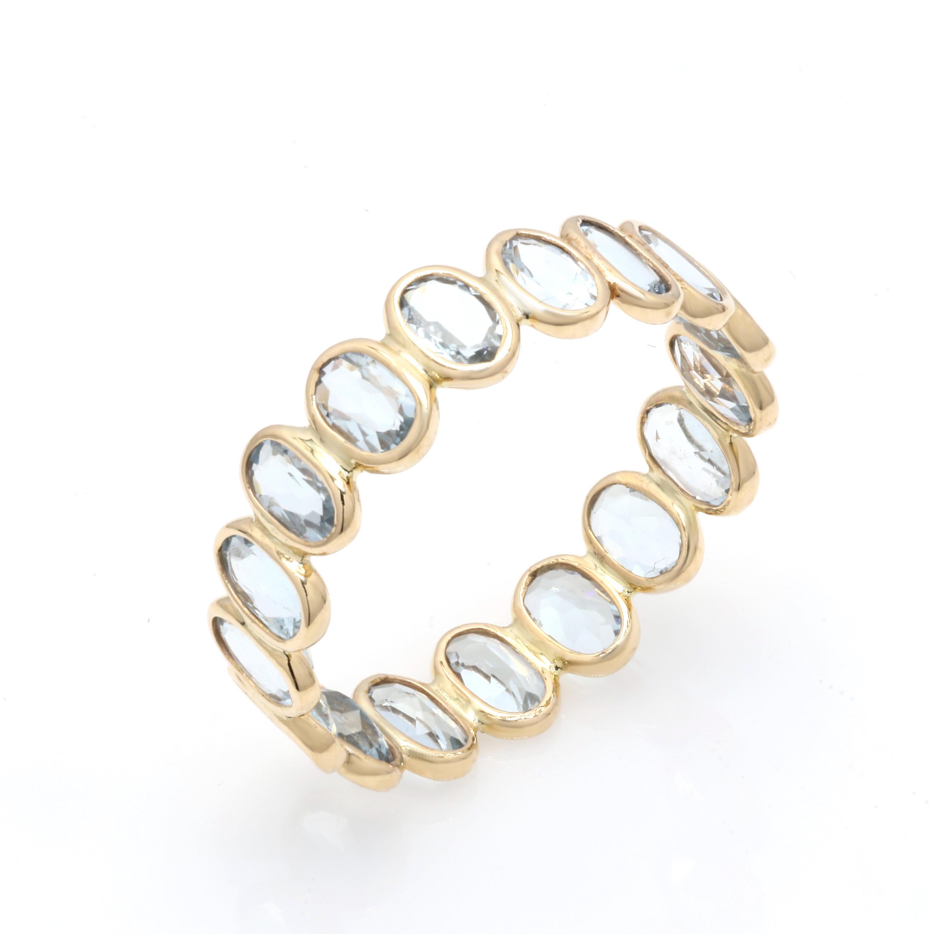 For Sale:  Minimal Oval 3.23 Ct Aquamarine Eternity Band Ring in 18K Yellow Gold 6