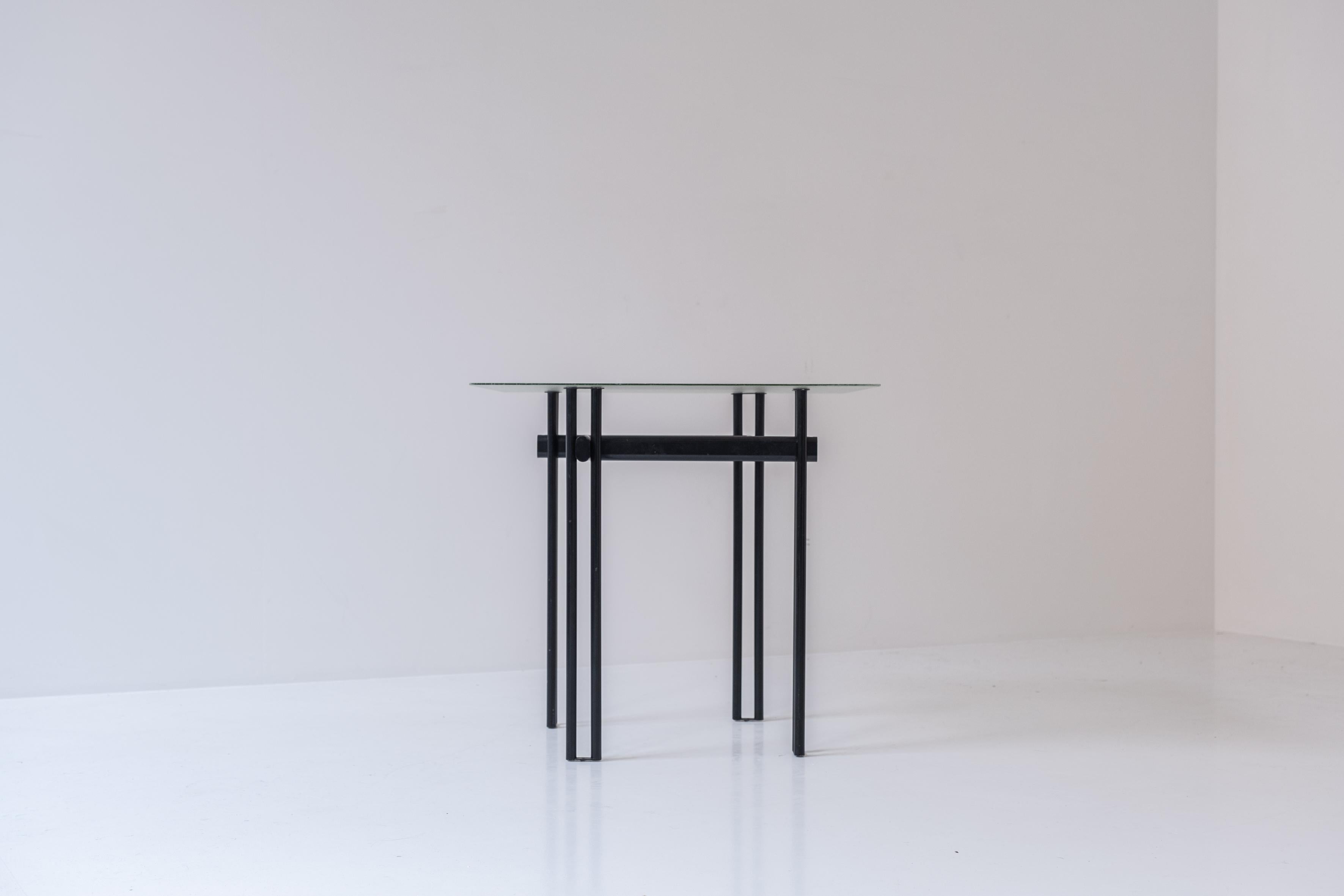 Minimal Pair of Identical Side Tables from Belgium, 1980s In Good Condition For Sale In Antwerp, BE