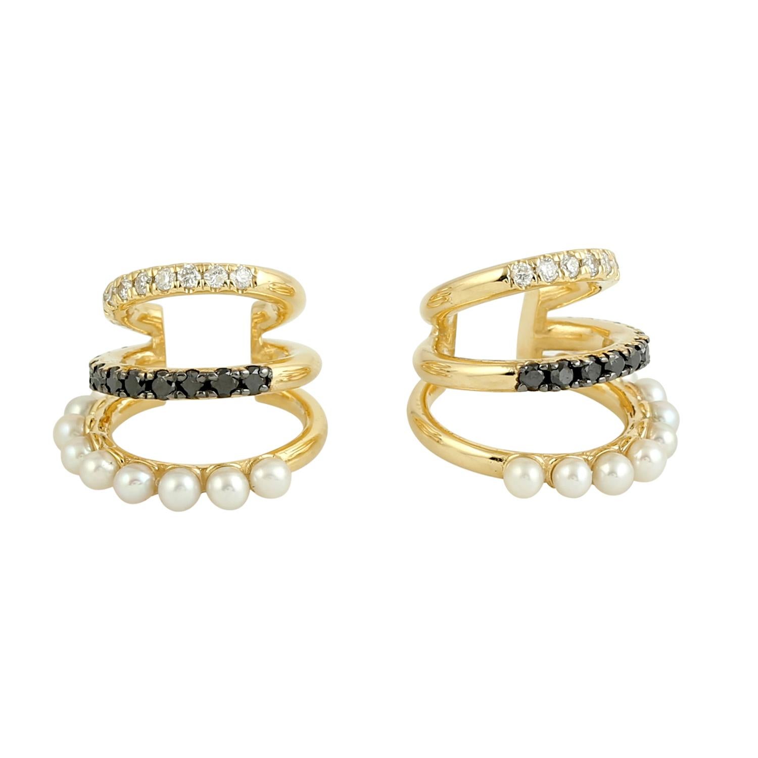 Taille mixte Manchette d'oreille en or jaune 14k avec perles minuscules et diamants noirs et blancs en vente