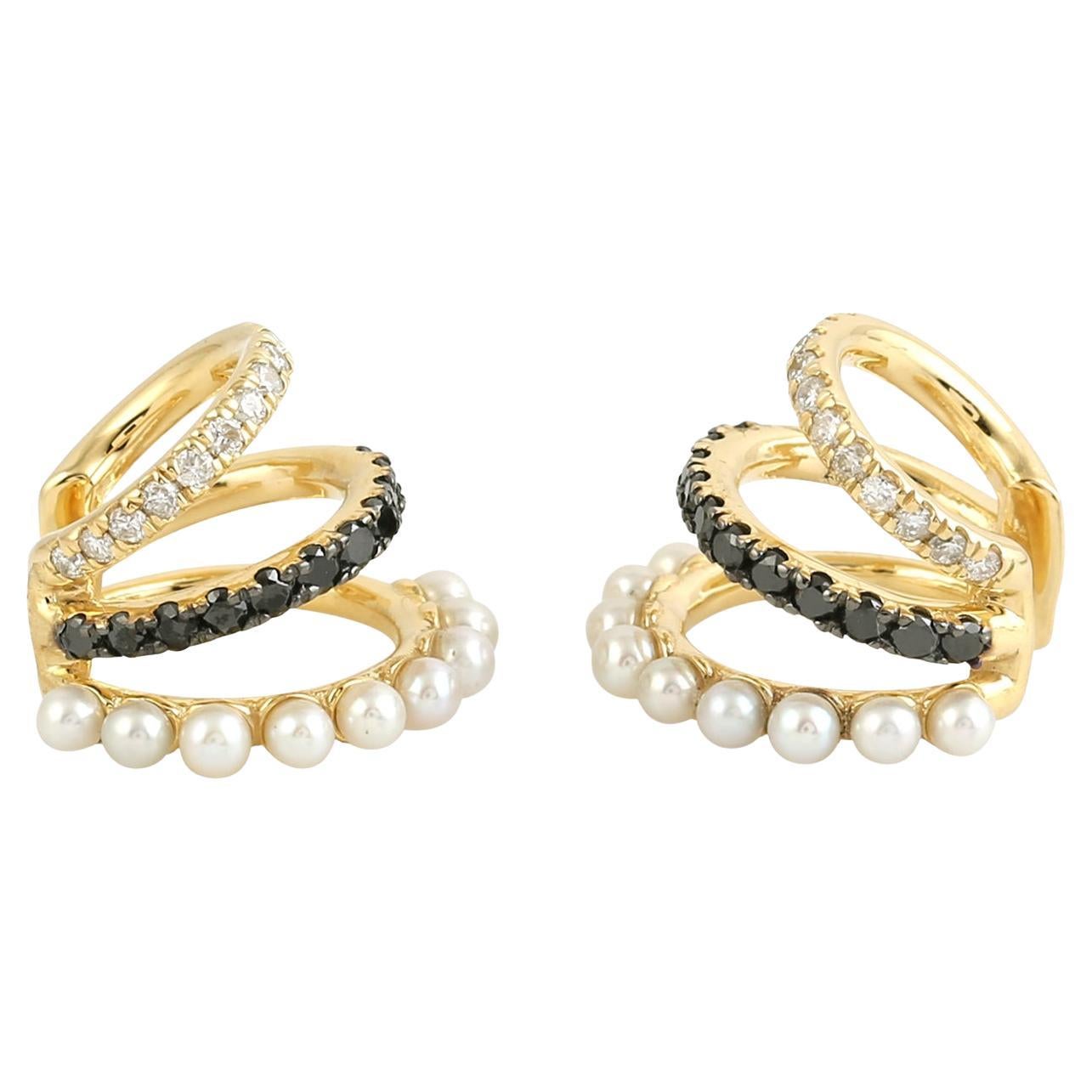 Manchette d
oreille en or jaune 14k avec perles minuscules et diamants noirs et blancs en vente