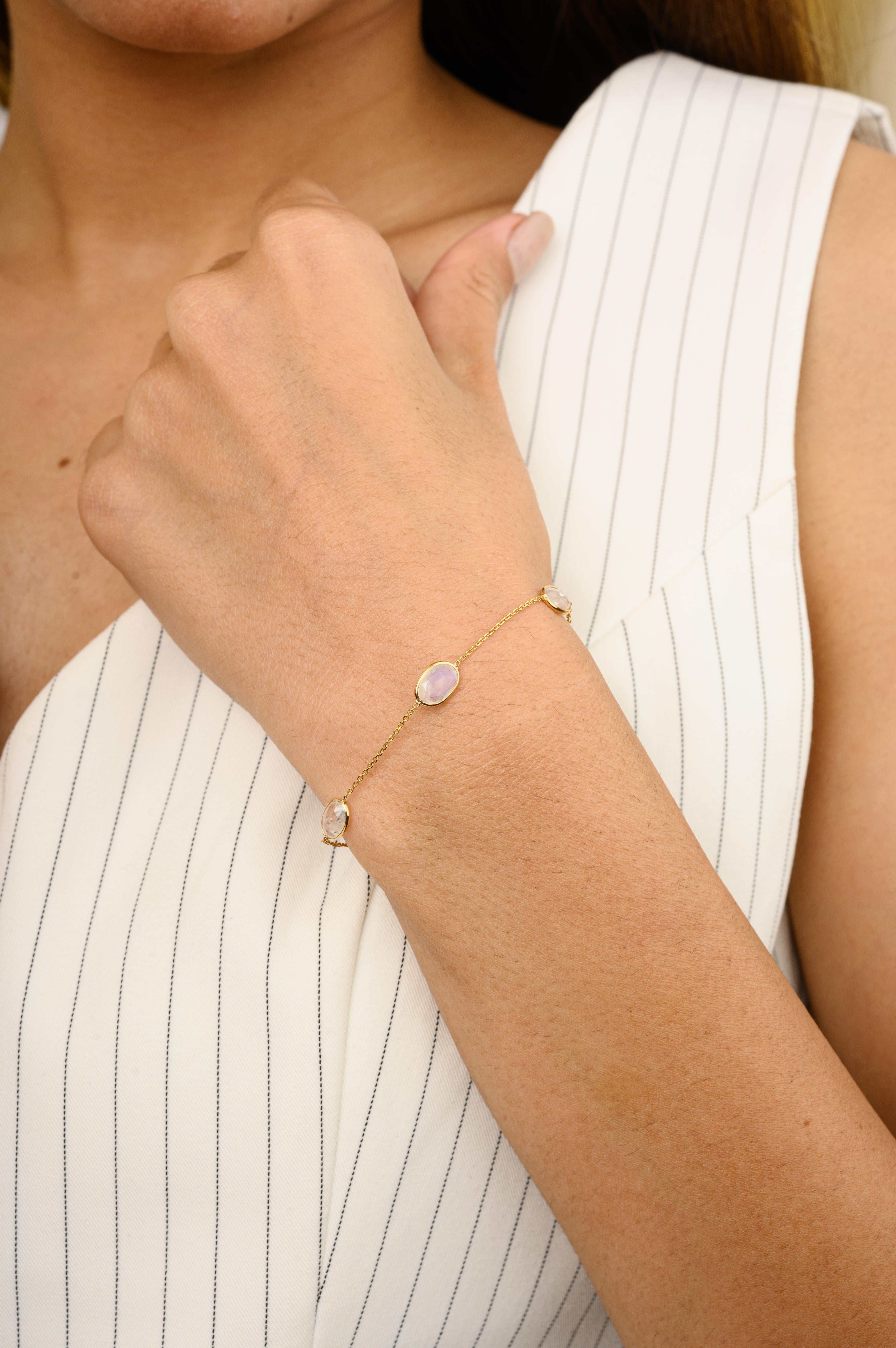 Mixed Cut Minimal Rainbow Moonstone Chain Bracelet in 18k Yellow Gold For Sale
