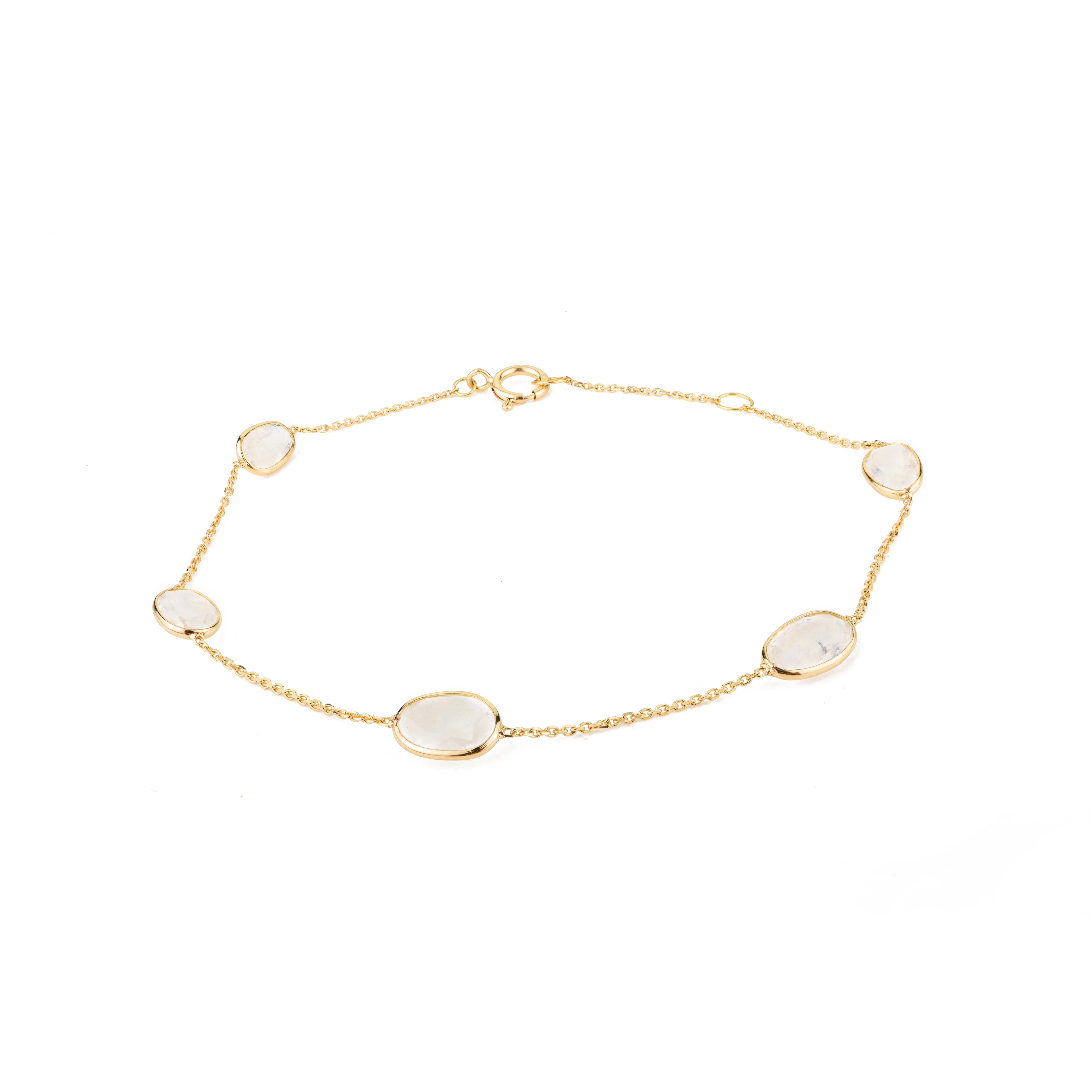 Women's Minimal June Birthstone Moonstone Chain Bracelet in 18k Yellow Gold For Sale