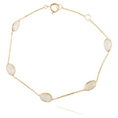 Bracelet minimaliste en or jaune 18 carats avec pierres de lune arc-en-ciel