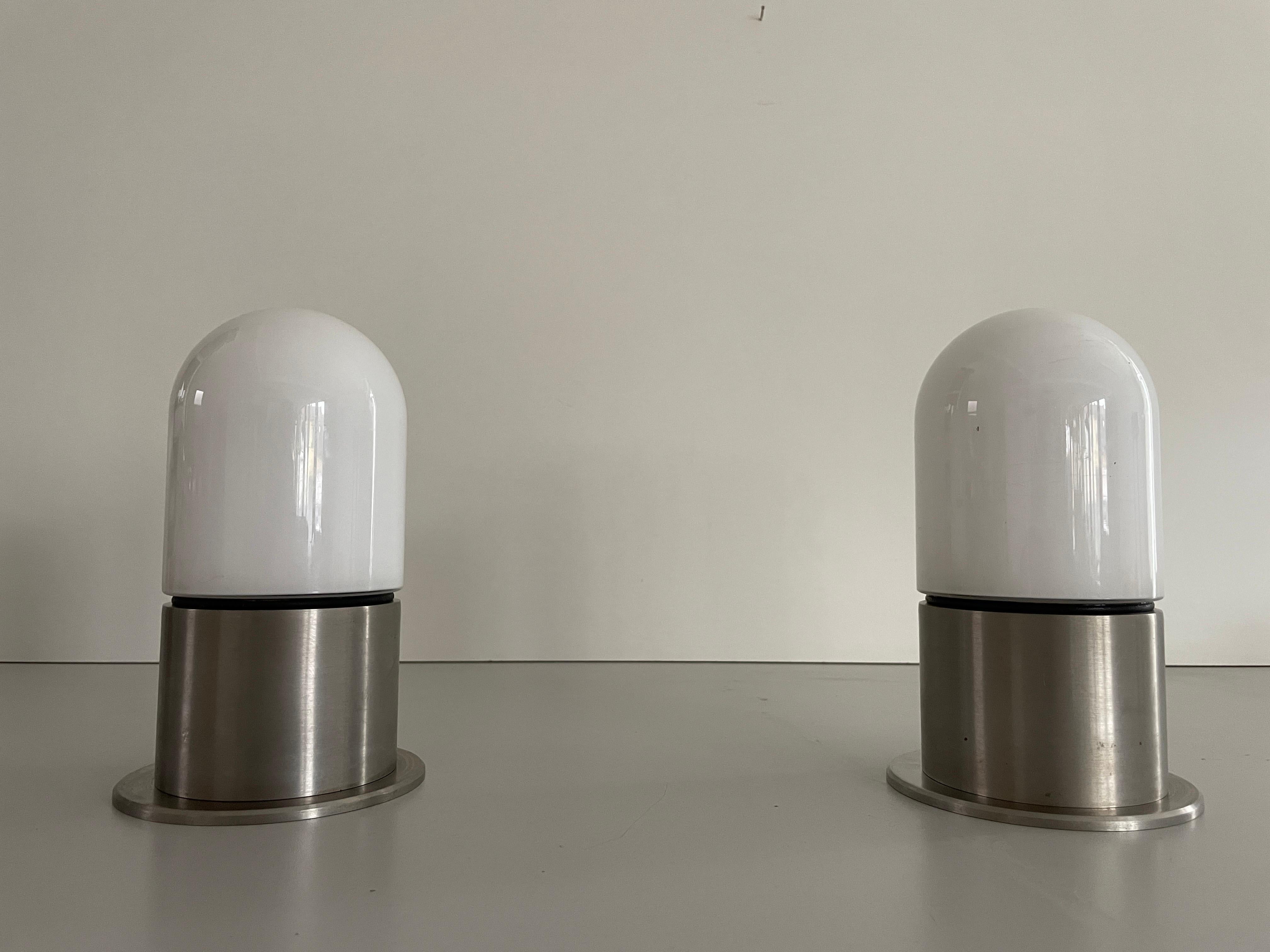 Minimales Paar Einbaubeleuchtung aus seltenem Opalglas und Chrom von BEGA, 1970er Jahre, Deutschland

Sehr schöne Wandlampen von hoher Qualität.

Die Lampen sind in sehr gutem Vintage-Zustand.

7 Paare verfügbar

Diese Lampen funktionieren mit E27