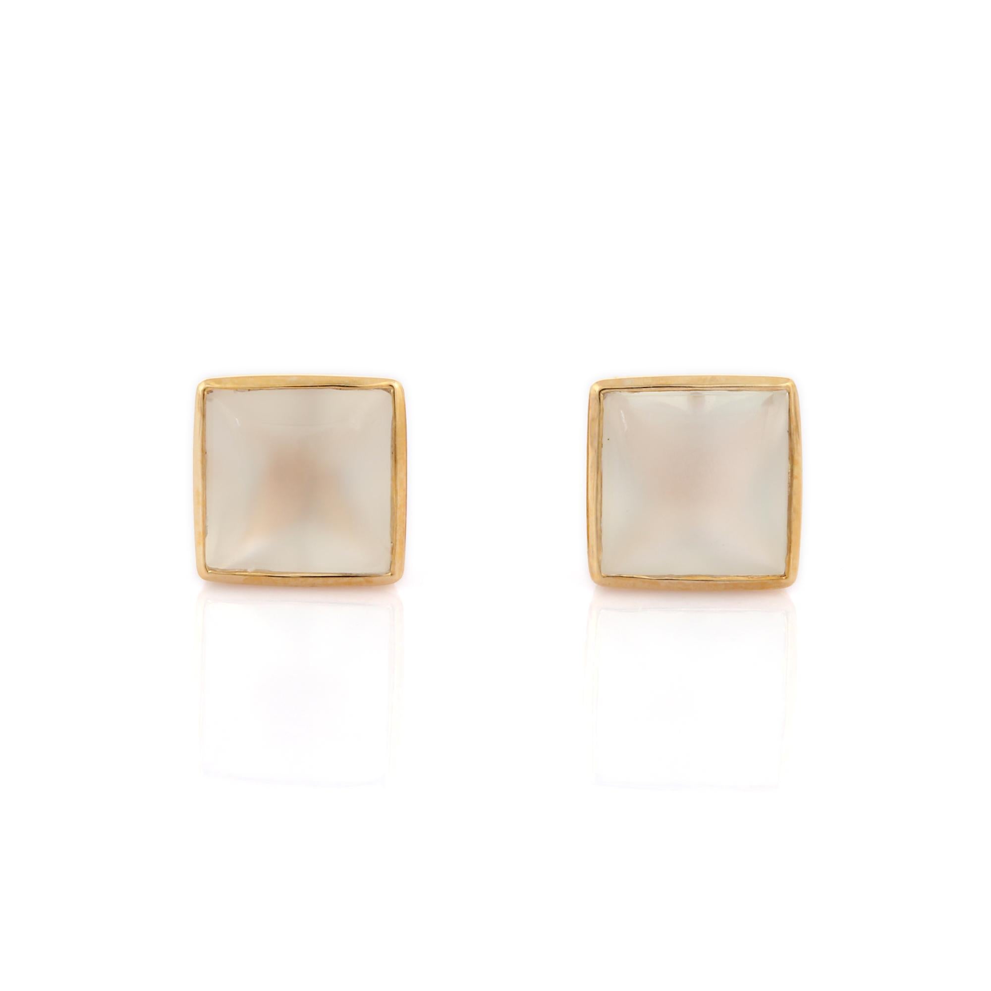 Women's 14K Yellow Gold Everyday Square Cut Rainbow Moonstone Stud Earrings For Sale