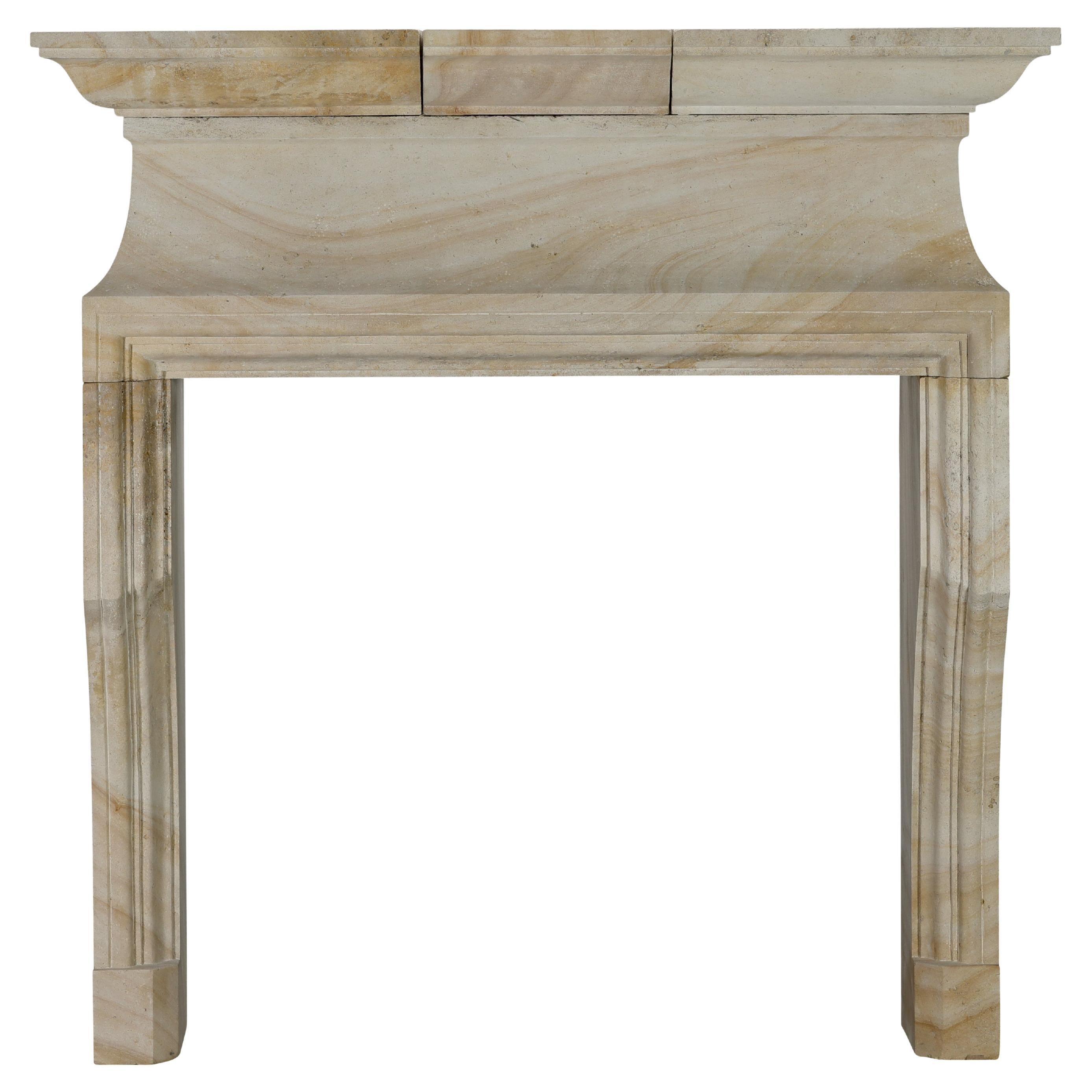 Chimenea francesa de piedra caliza de diseño minimalista y escultural para Living Designs de lujo - en venta