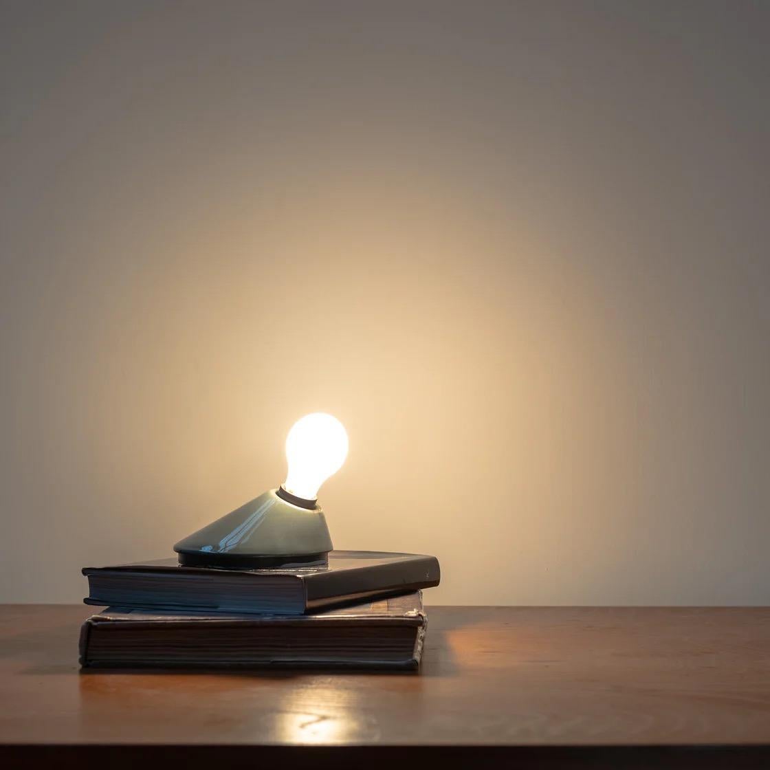 Lámpara escultórica minimalista de Orni Halloween para Artemida Italiano en venta