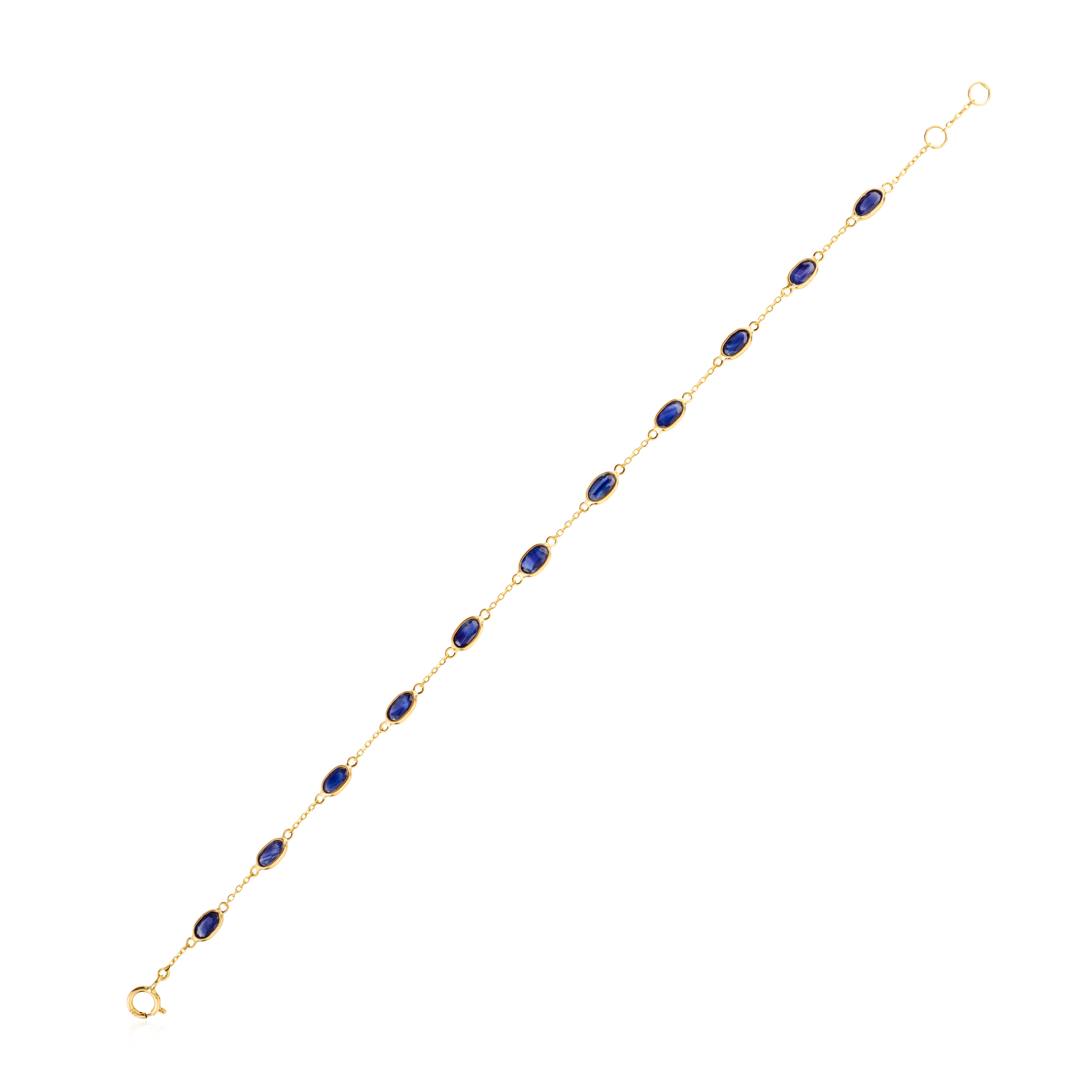 Moderne Bracelet à chaîne minimaliste en or jaune 18 carats avec saphir bleu, pierre de naissance de septembre en vente