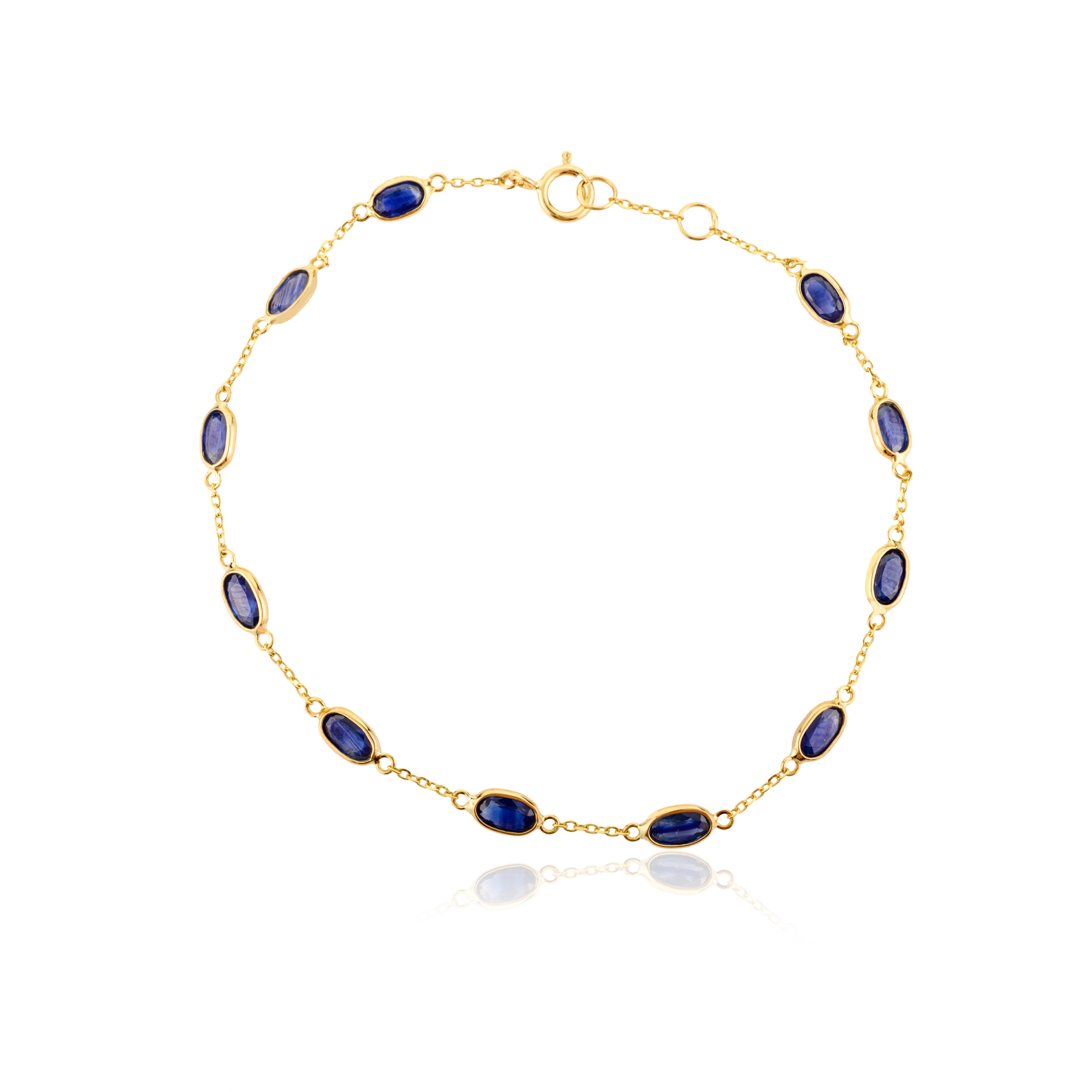Bracelet à chaîne minimaliste en or jaune 18 carats avec saphir bleu, pierre de naissance de septembre Neuf - En vente à New York, NY