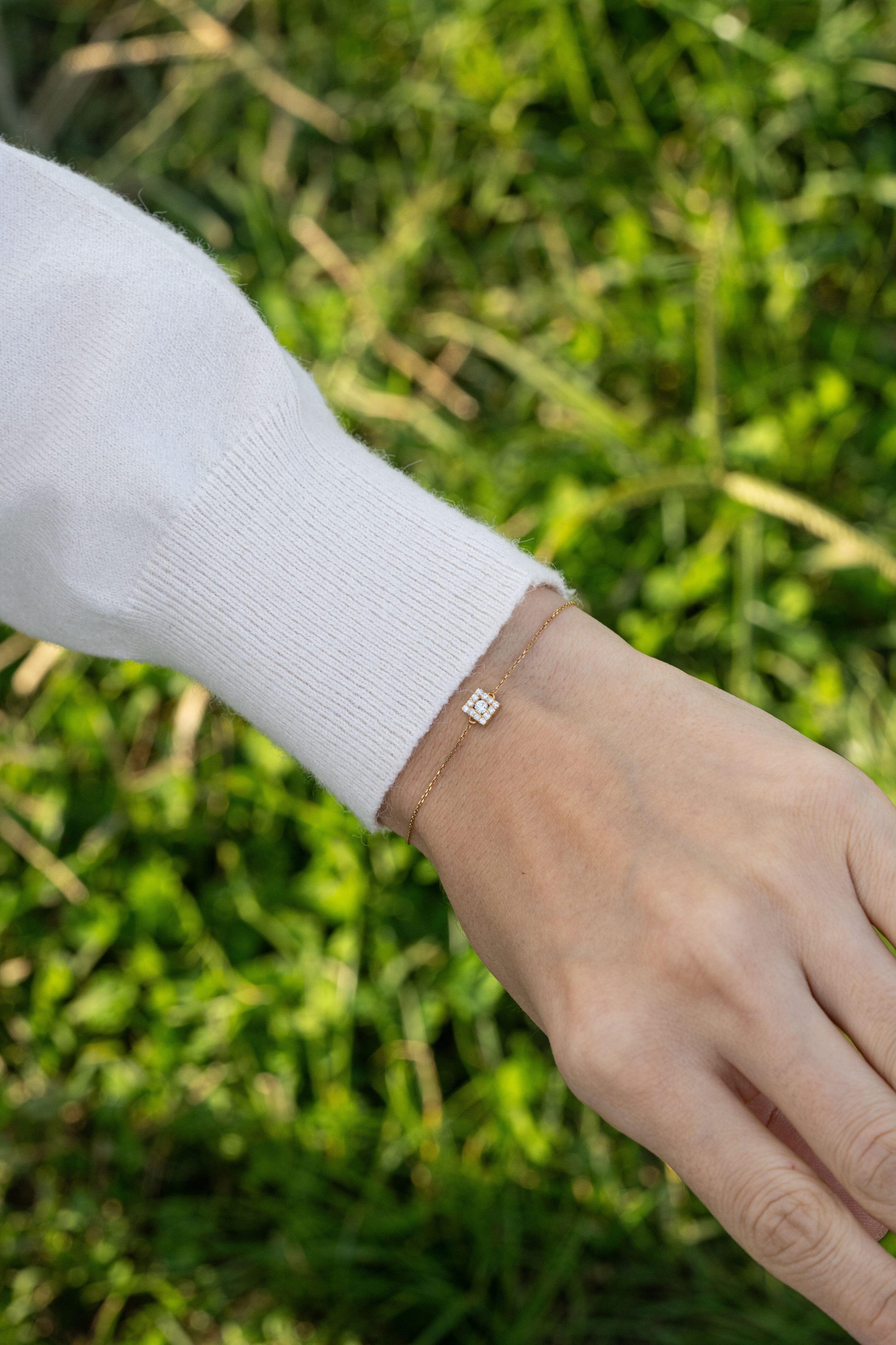  Bracciale quadrato minimal con diamanti

Questo articolo è realizzato su ordinazione, ti preghiamo di comunicarci il colore dell'oro e la lunghezza del bracciale che desideri.

Dettagli del prodotto :

- Su ordinazione

- Oro Kt: 14kt (18kt