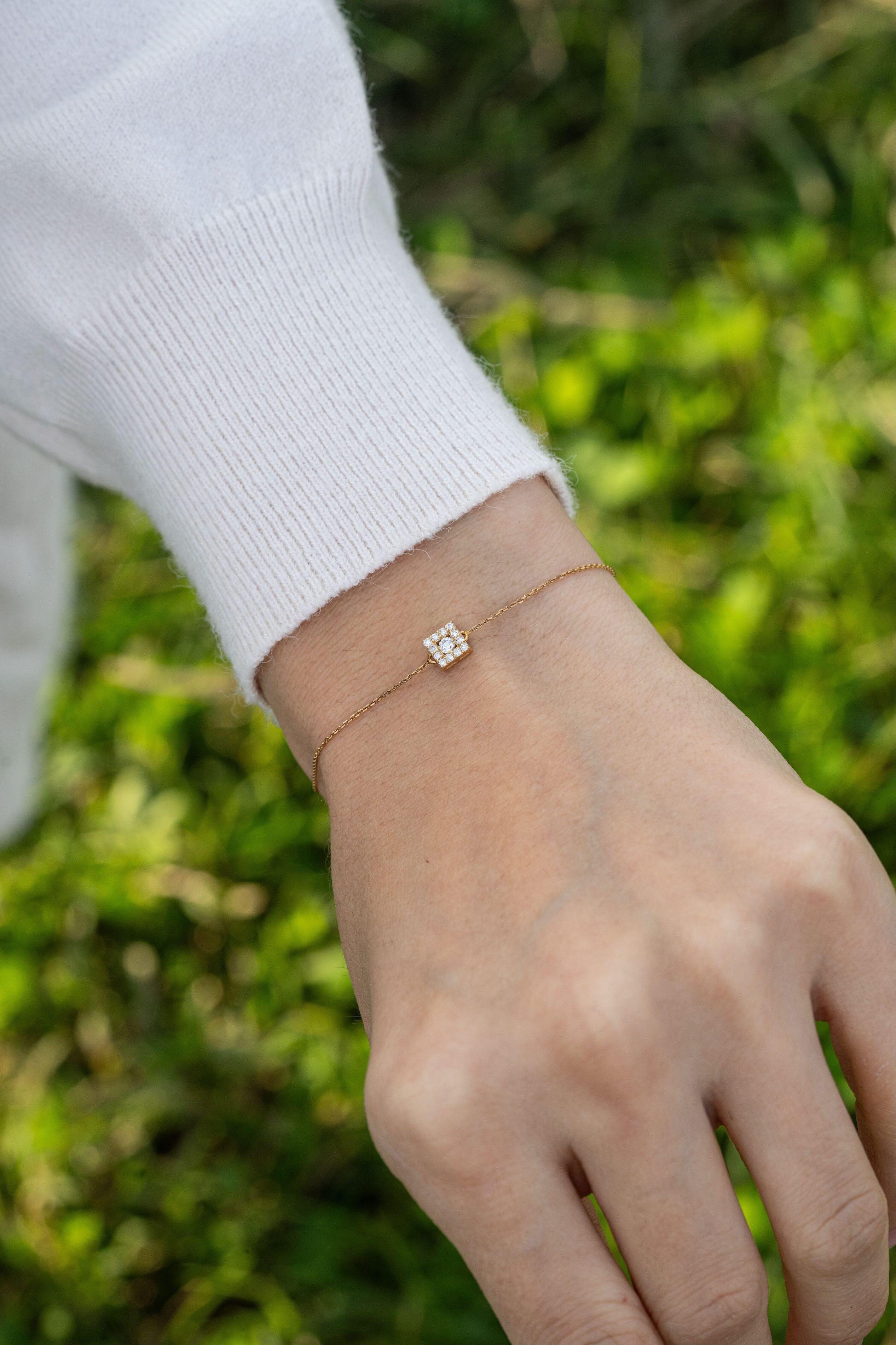 Donna Bracciale quadrato minimal con diamanti in vendita