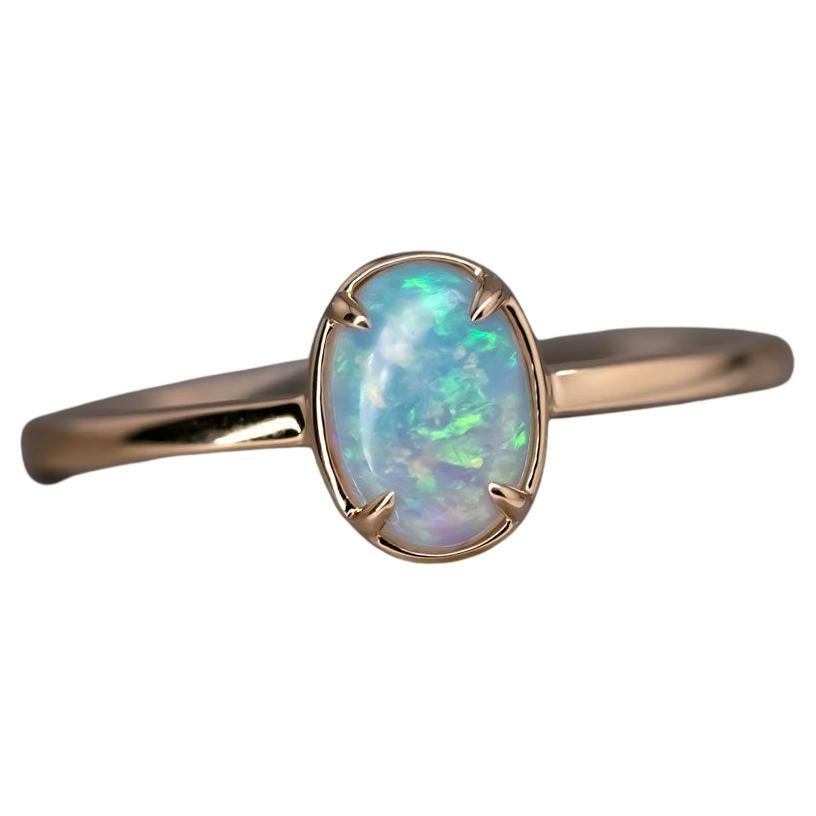 Bague en or jaune 18k avec opale australienne ovale de style minimal en vente