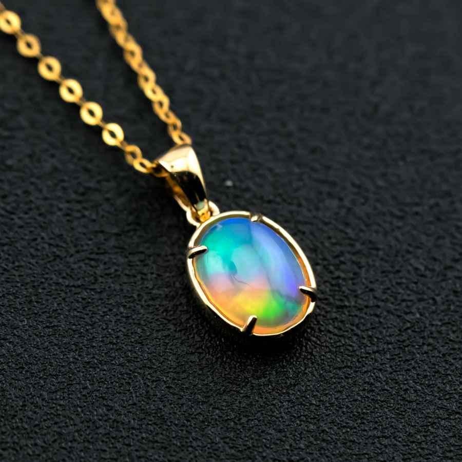 Collier pendentif en or jaune 18 carats avec opale éthiopienne ovale de style minimaliste Neuf - En vente à Suwanee, GA
