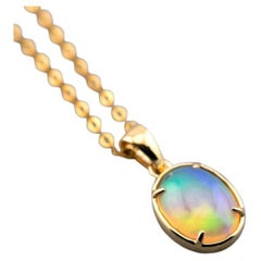 Collier pendentif en or jaune 18 carats avec opale éthiopienne ovale de style minimaliste
