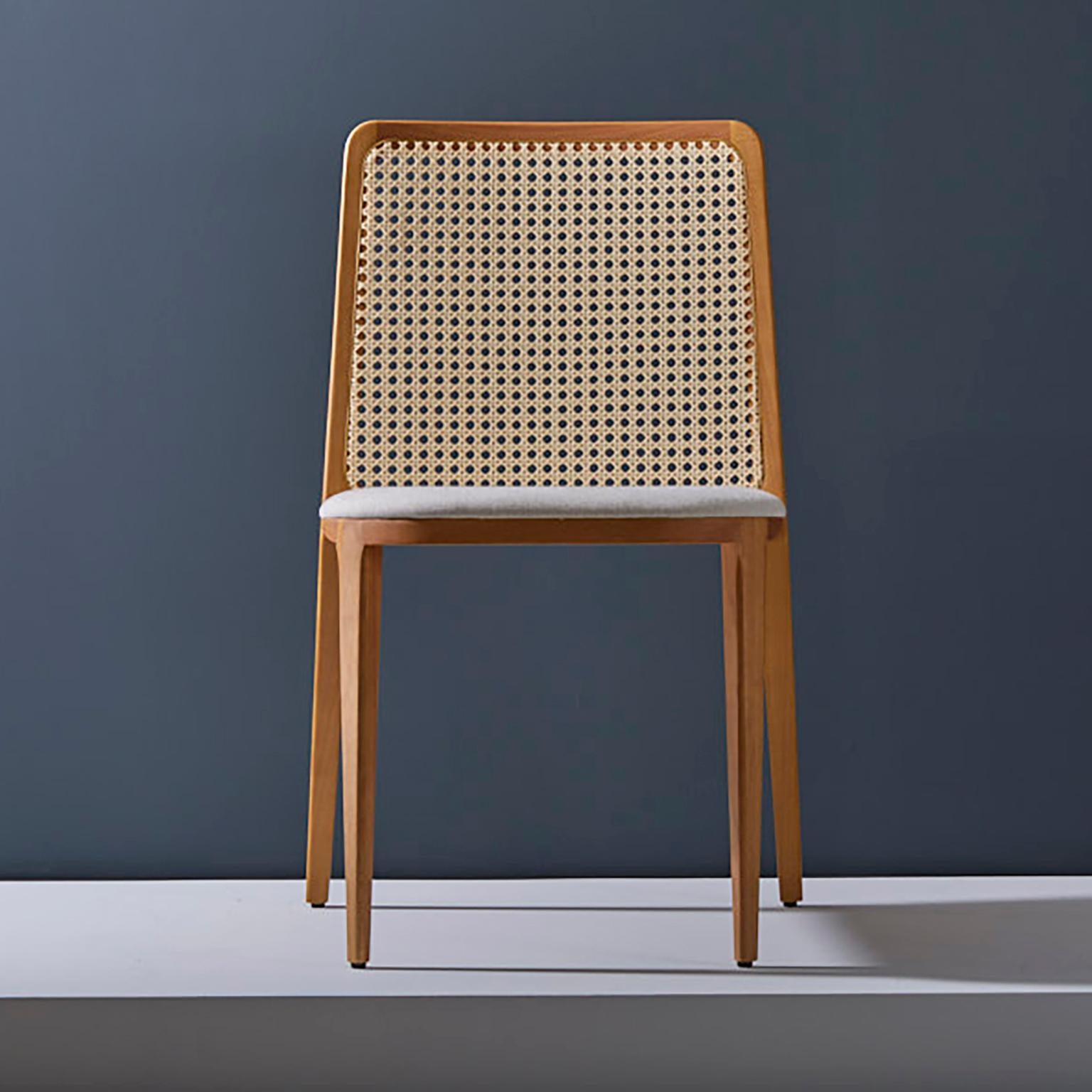 XXIe siècle et contemporain Chaise en bois massif de style minimaliste, siège en cuir, panneau arrière tapissé en vente