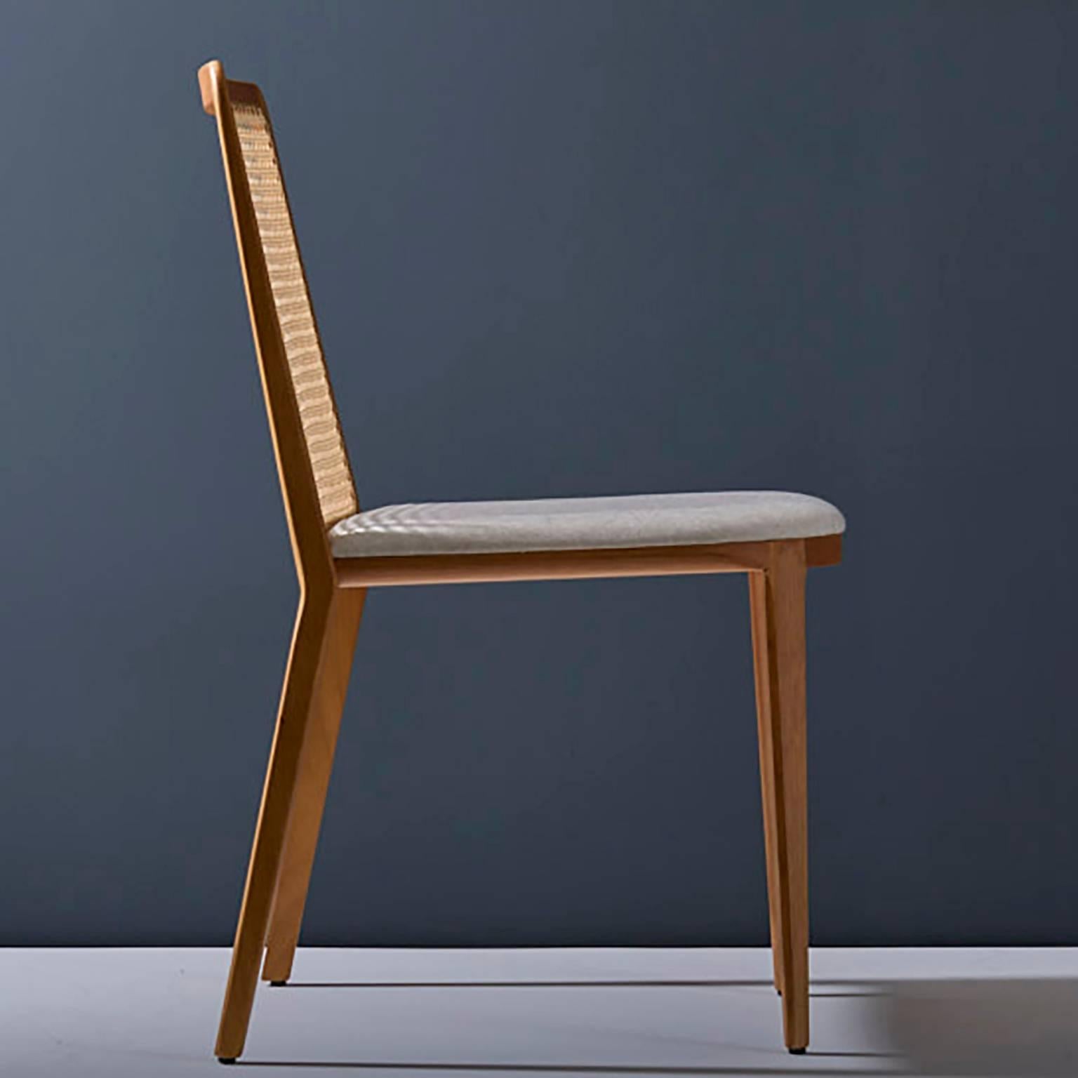 Chaise en bois massif de style minimaliste, siège en cuir, panneau arrière tapissé en vente 2