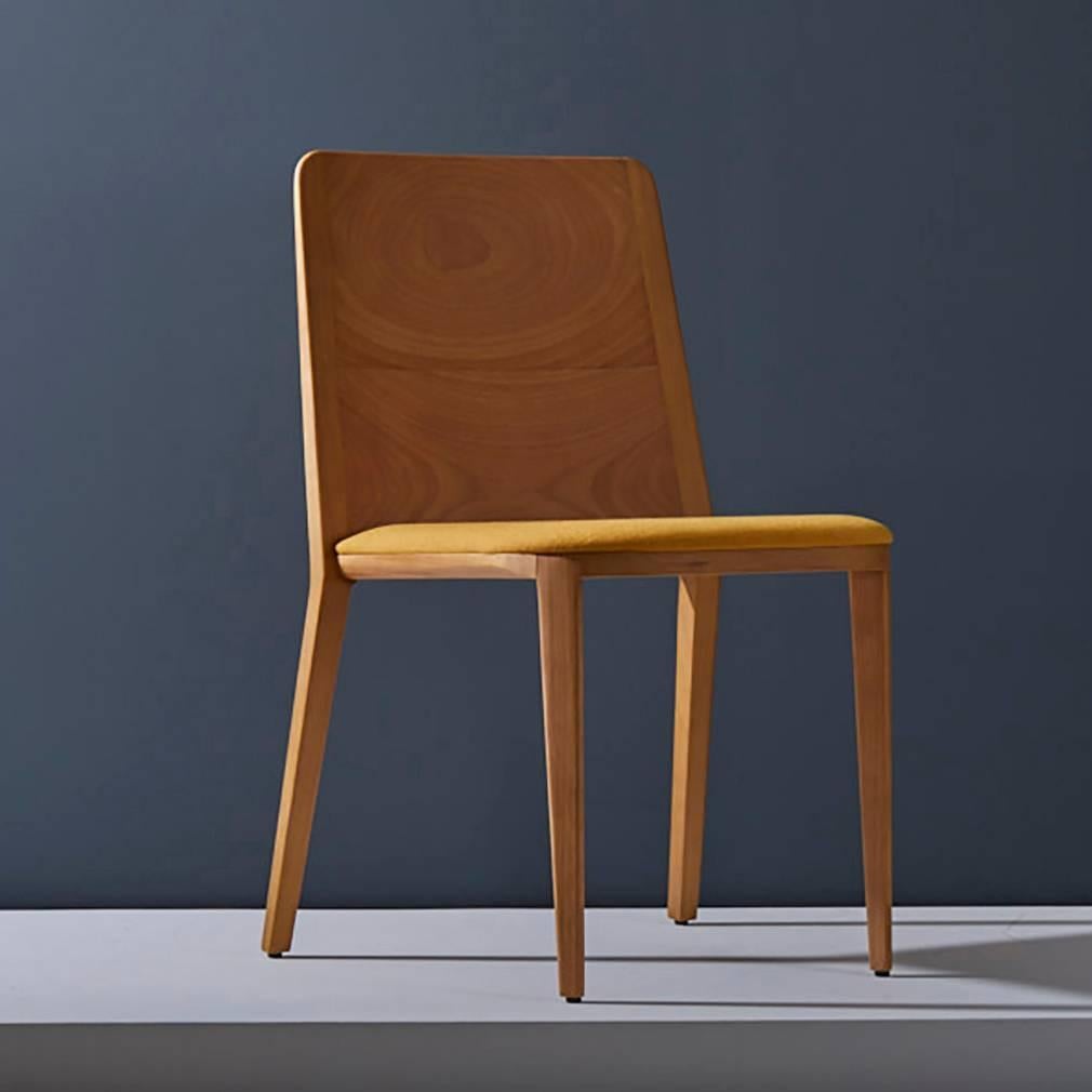 silla de madera minimalista