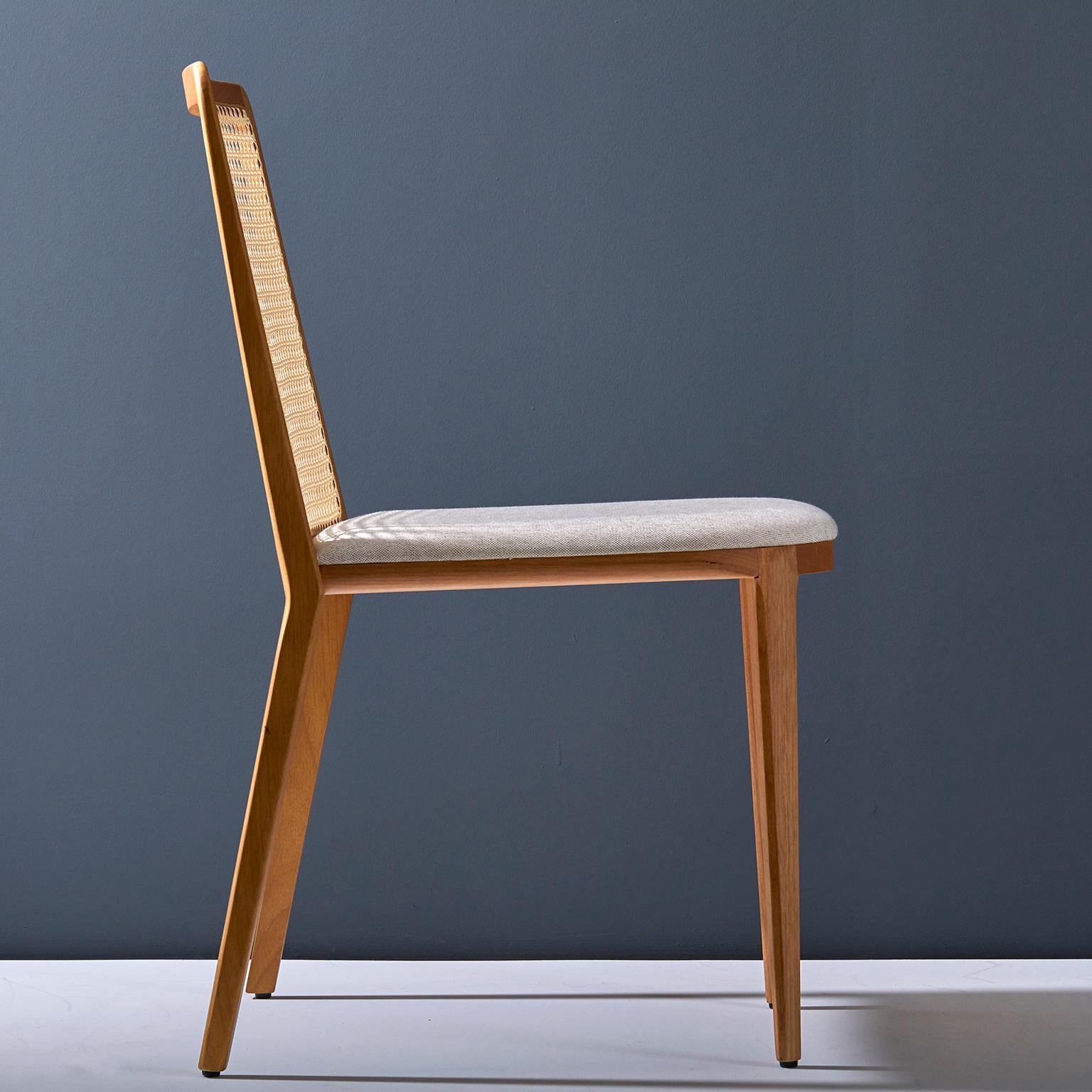 Chaise en bois massif, textiles ou sièges en cuir de style minimaliste, panneau arrière en rotin Neuf - En vente à Vila Cordeiro, São Paulo