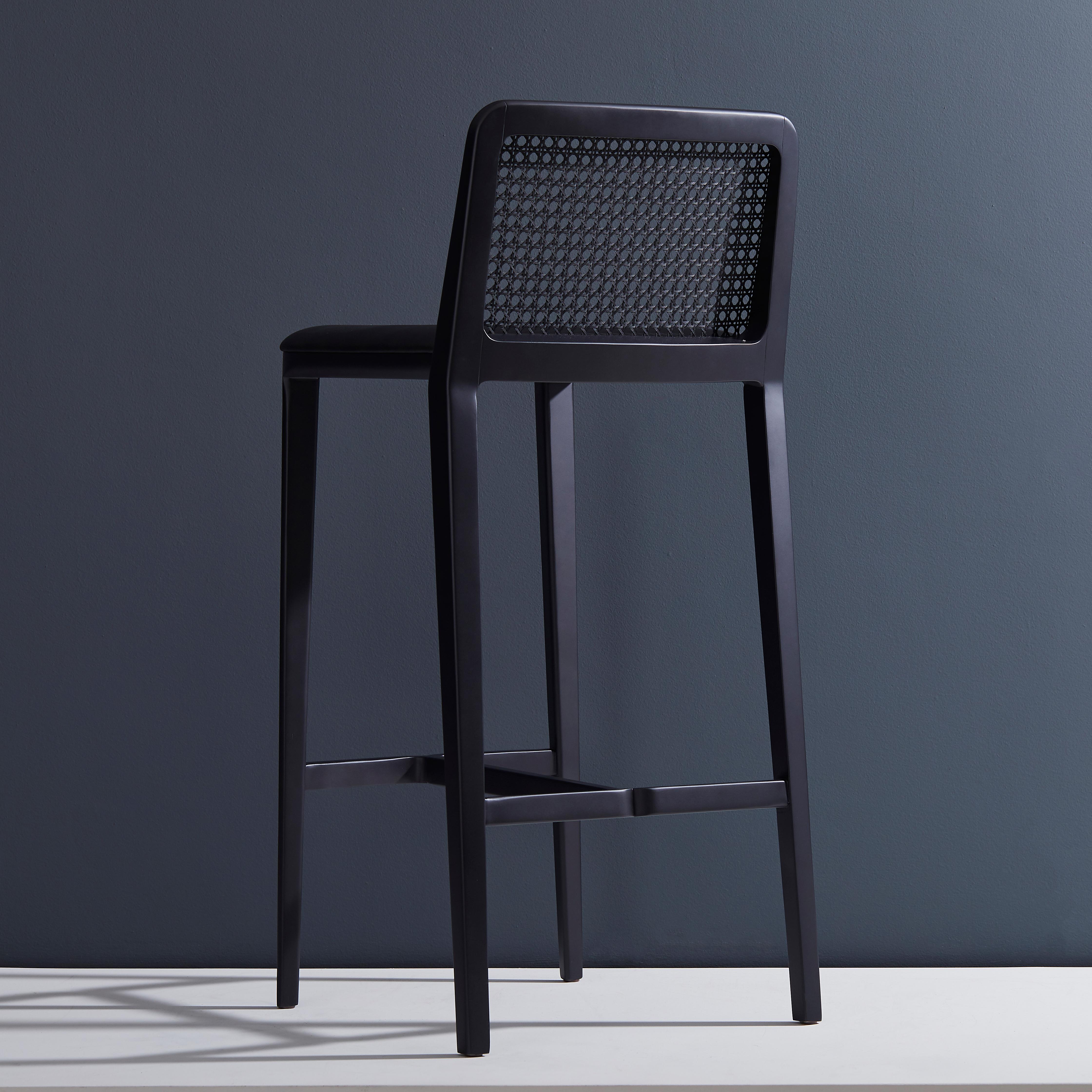 Moderne Style minimal,  Tabouret de bar en bois massif, textiles ou assise en cuir, finition noire en vente