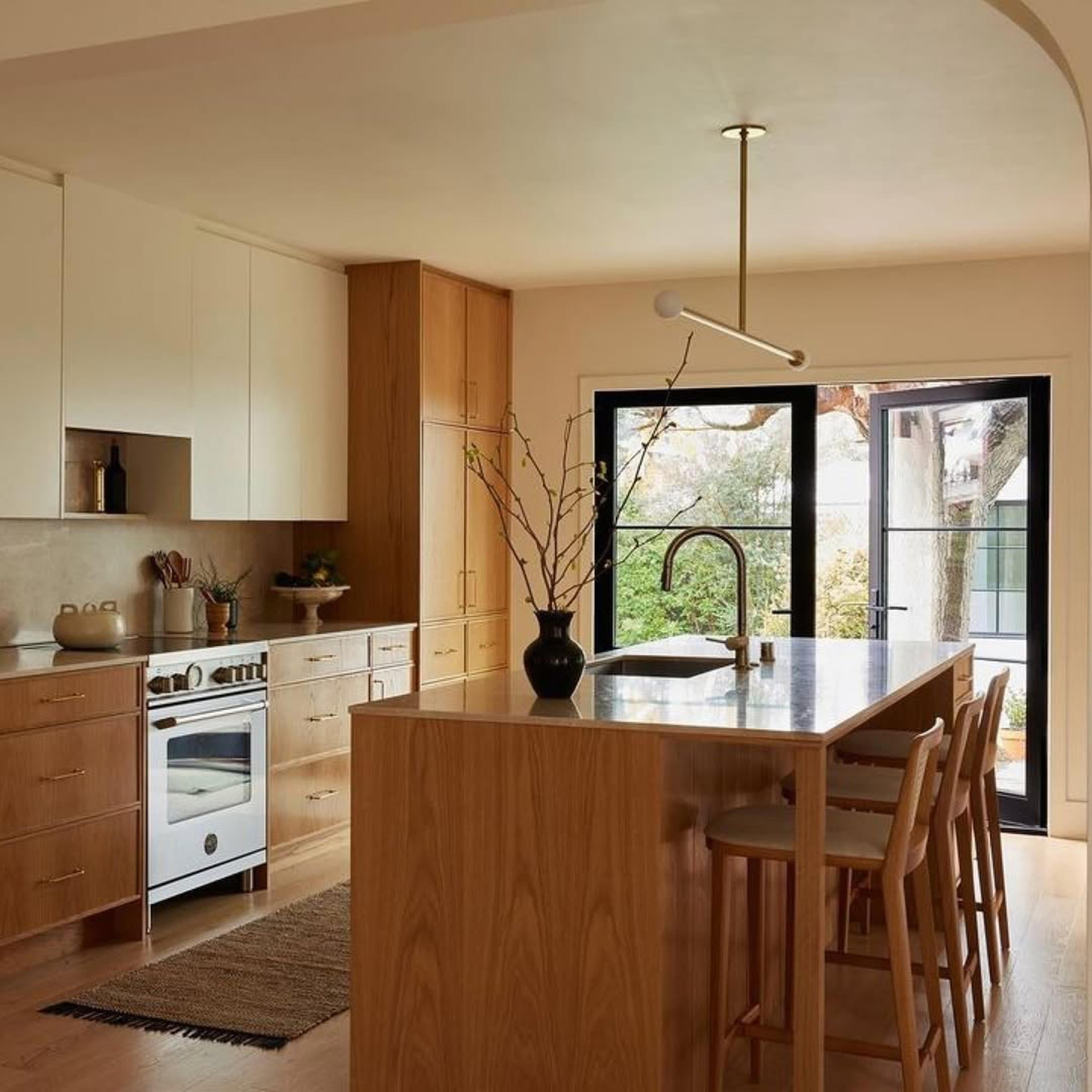 Tabouret en bois massif, sièges en textiles ou en cuir de style minimaliste, dossier à baldaquin en vente 7