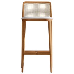 Minimalistischer Hocker aus Massivholz, Sitzmöbel aus Textilien oder Leder, Rückenlehne aus Rohrholz