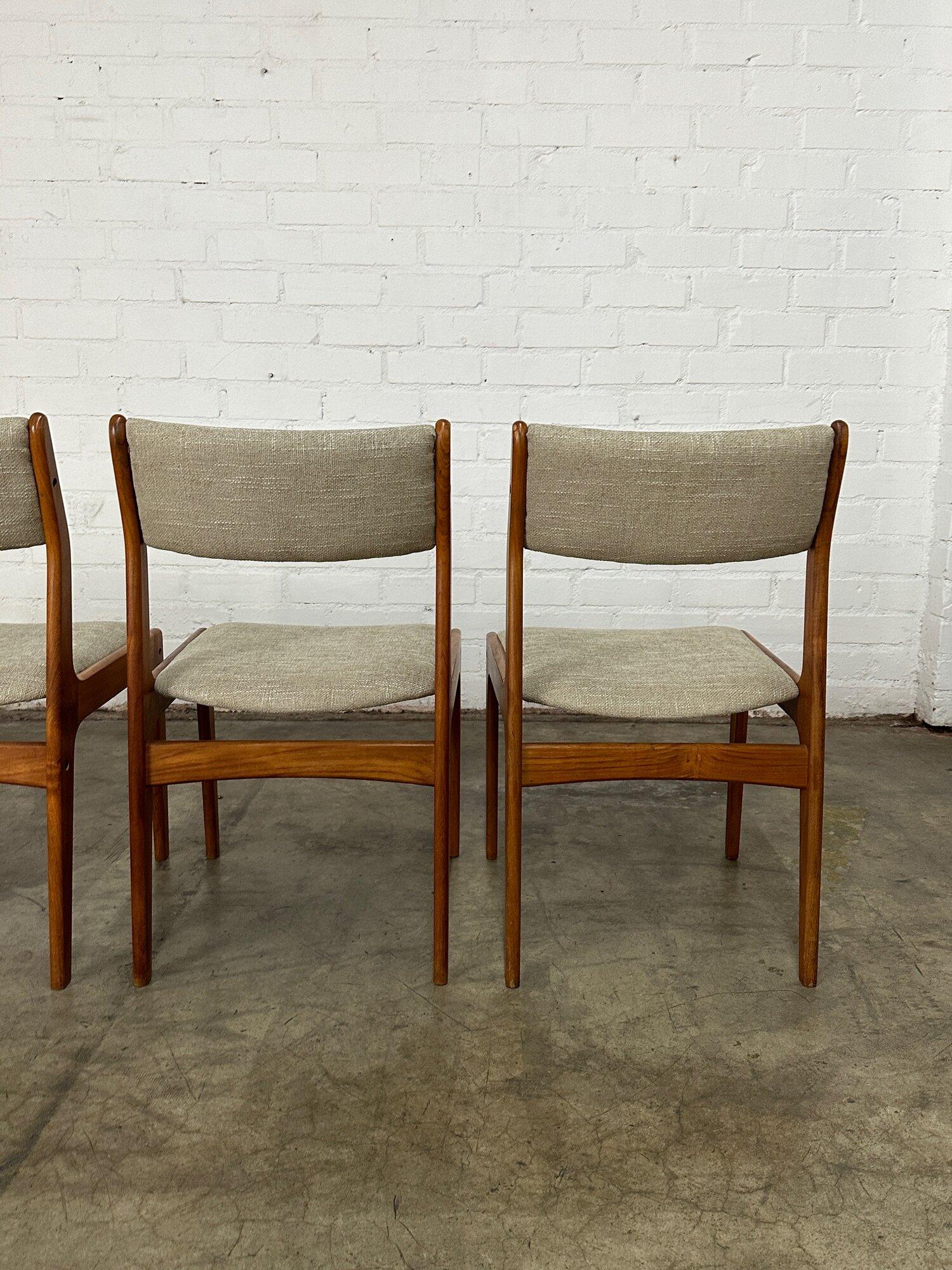 Minimal Teak dining chairs-set of four For Sale 1