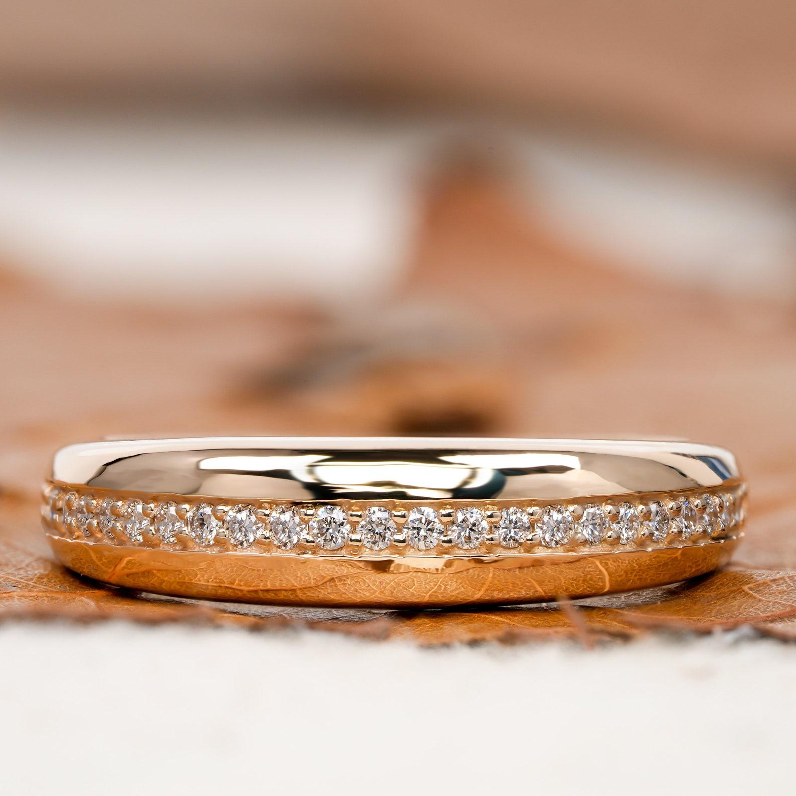 Taglio rotondo Anello Minimal Tiny Bubble Anello in oro 14k Anello con cupola di diamanti Legacy Regalo unico. in vendita