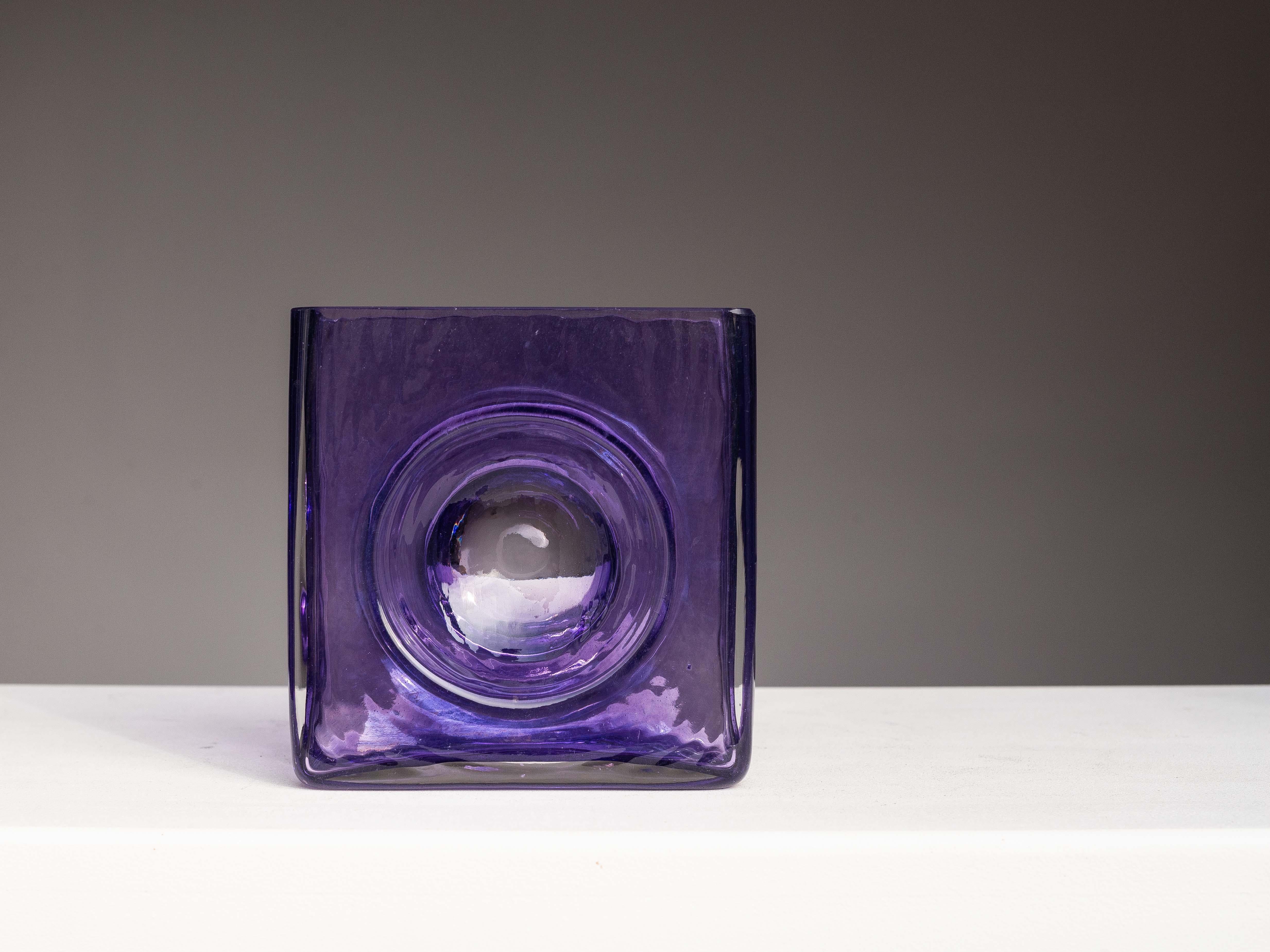 XX secolo Vaso minimal in vetro viola - Vaso moderno in stile A Space Age - Francia anni '90 in vendita