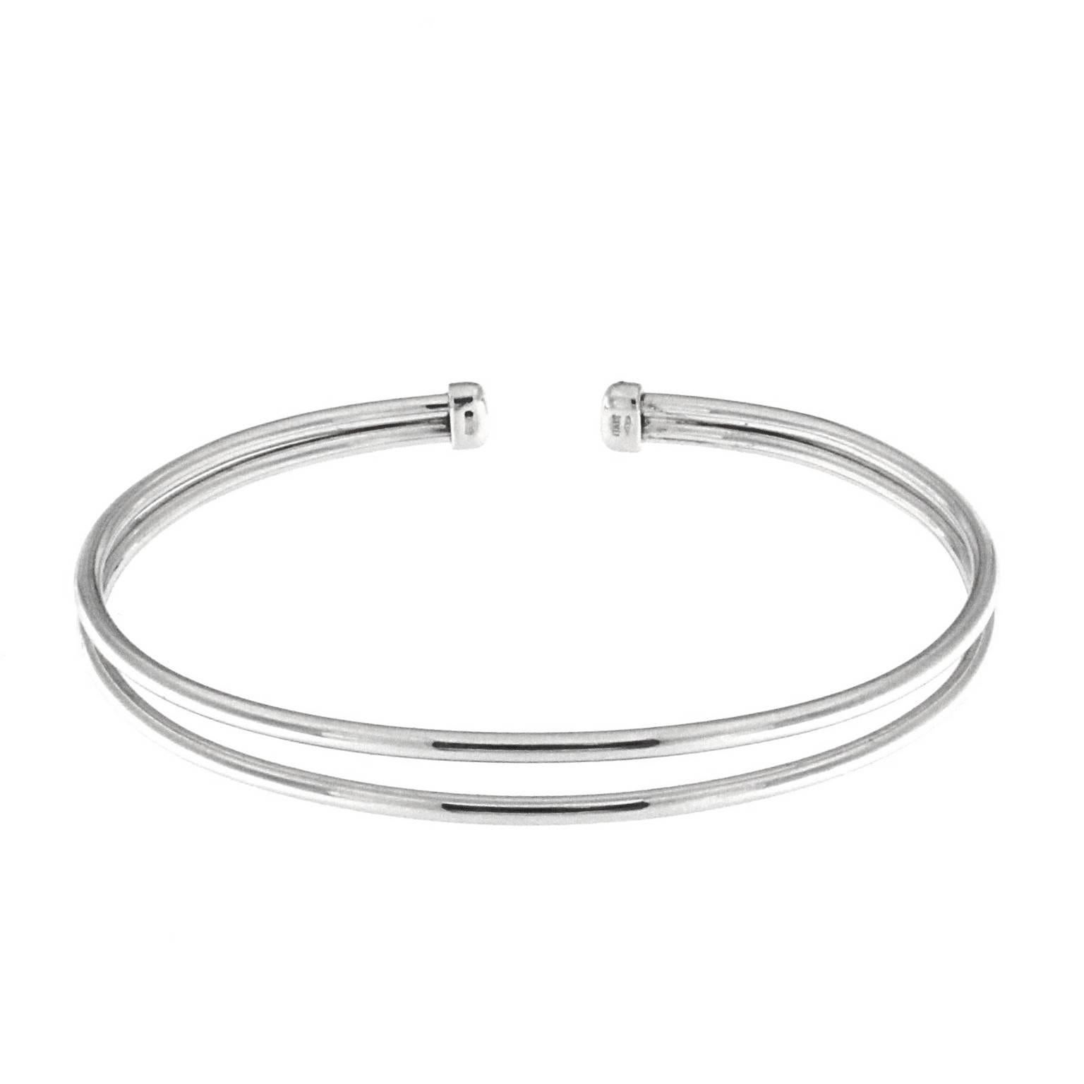 Rigid bracelet on oval shape made with 2 thin round canes to perfectly fit the anatomy of the woman's wrist.
This bracelet is part of the collection  Double MINIMAL
Made entirely of white gold with the little ends  that make it very