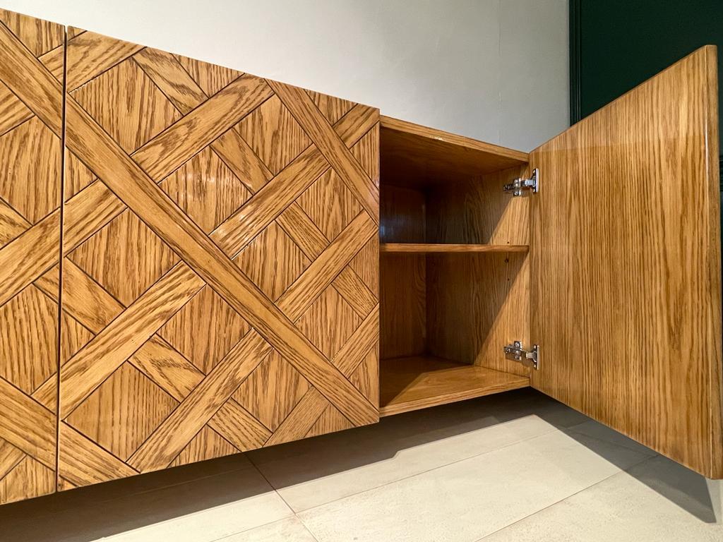Credenza minimal in Wood, quattro ante, di Lola Glamour In condizioni Nuovo in vendita a Geneve, CH
