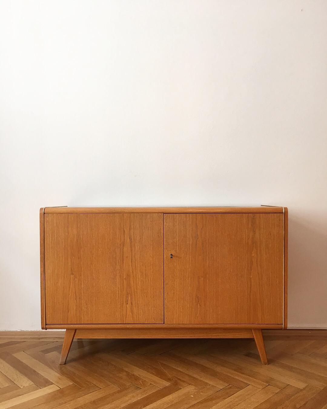 Chest of drawers from 1960s – like a brand new. Perfect condition.
Made in Czechoslovakia in town Sobeslav – brand Jitona.