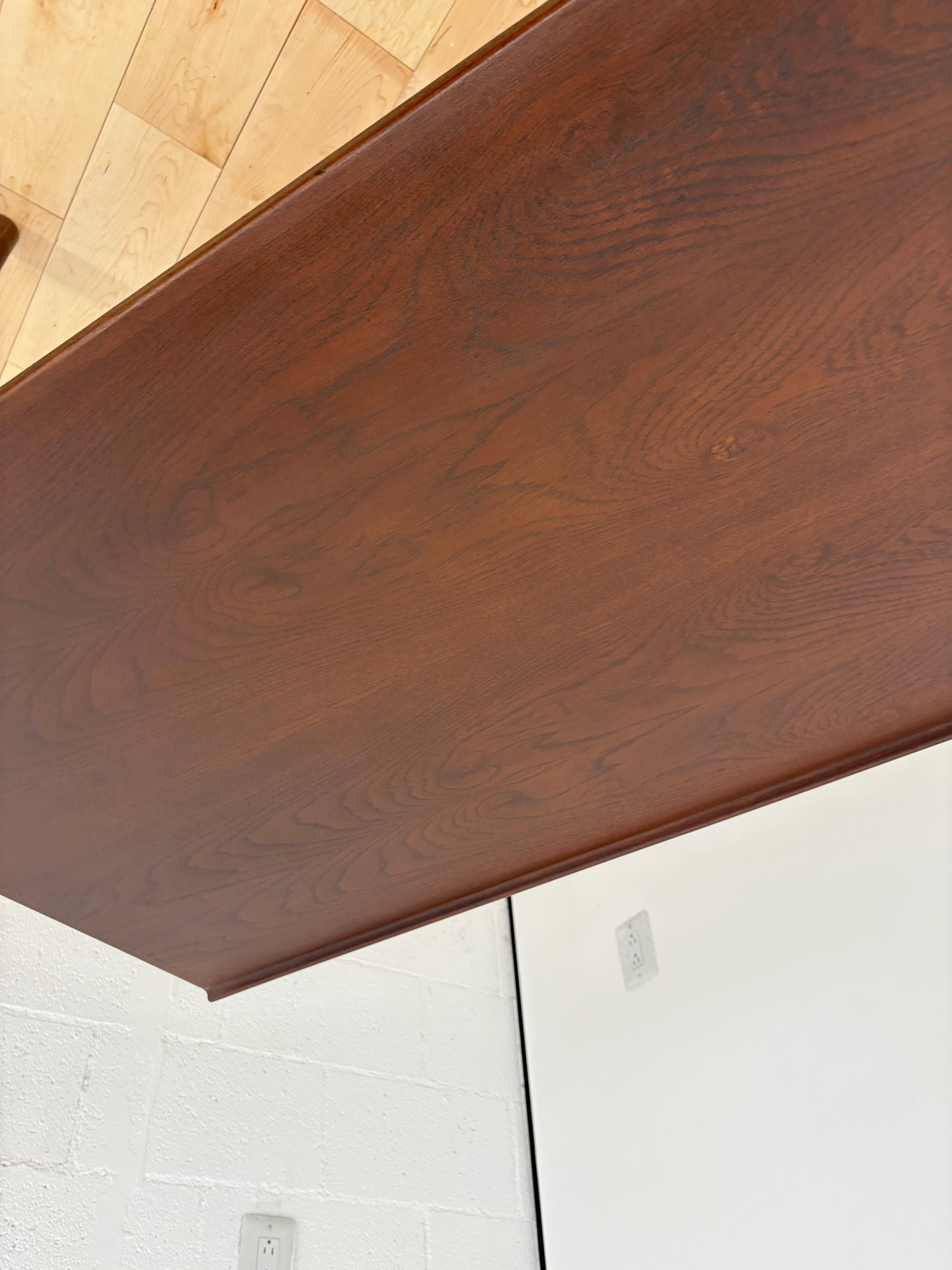 Scrivania minimalista di Hans Olsen in stile metà secolo moderno  Noce scuro e Teak in vendita 5