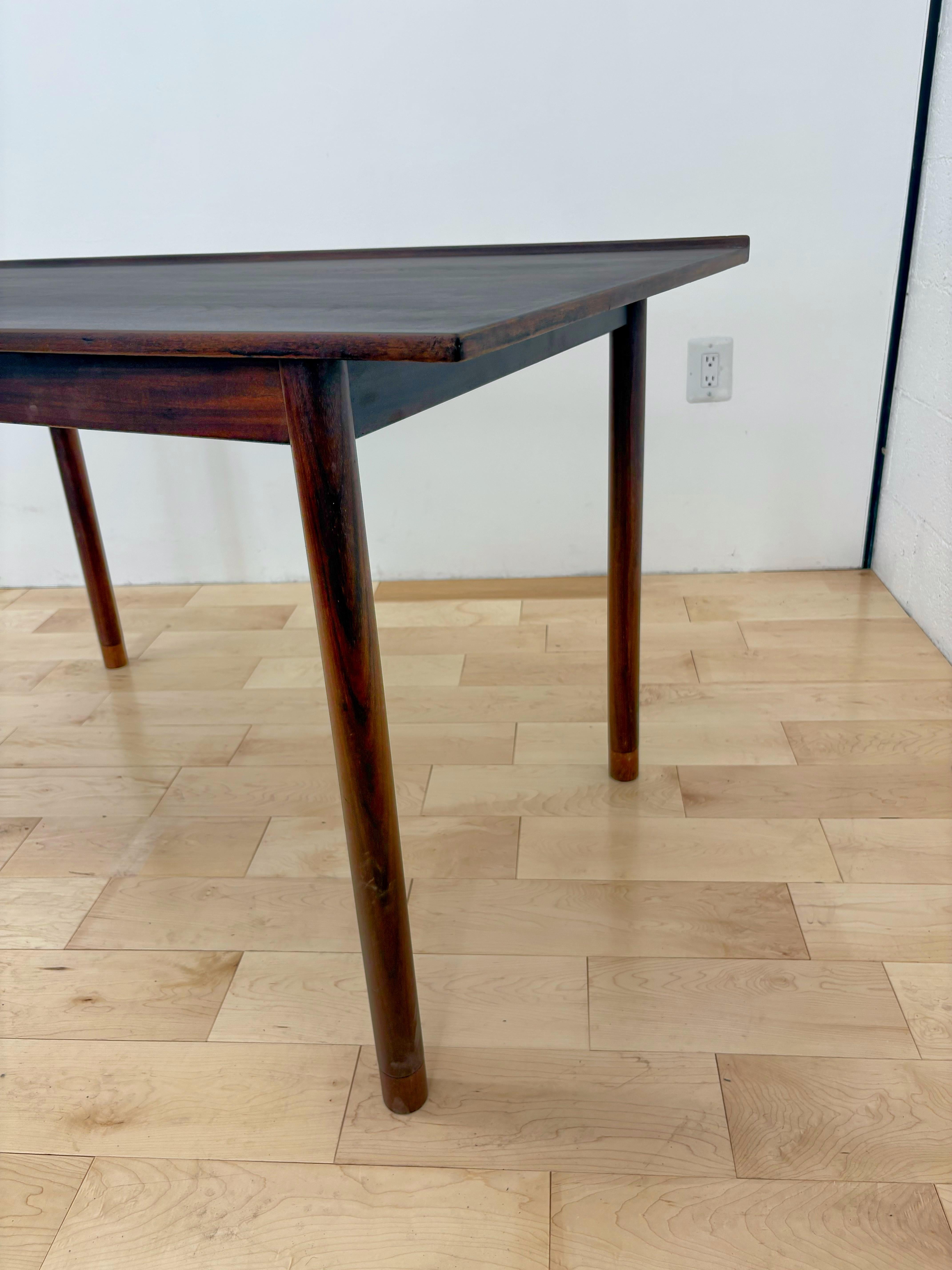 Scrivania minimalista di Hans Olsen in stile metà secolo moderno  Noce scuro e Teak In condizioni buone in vendita a Los Angeles, CA