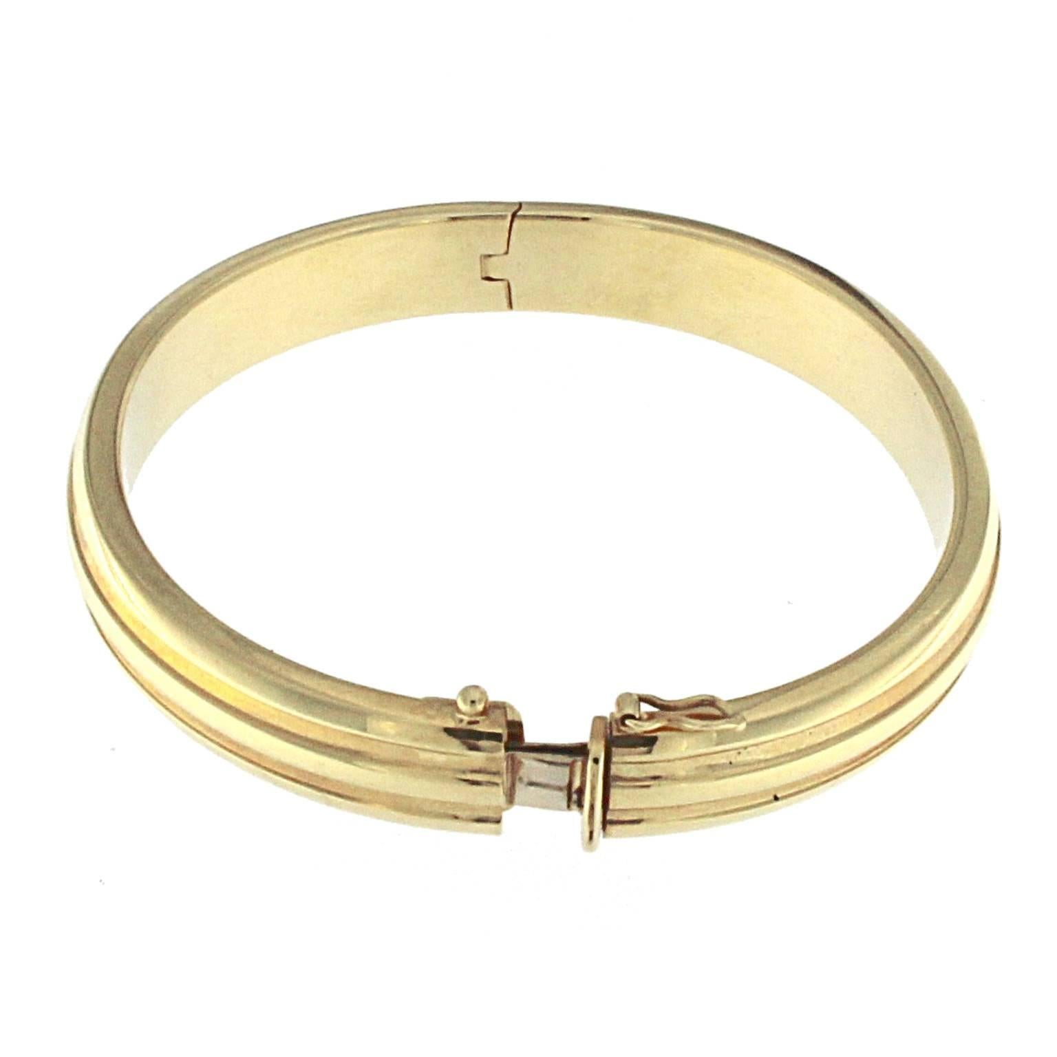 Rigid bracelet on oval shape made with thin semi round cane to perfectly fit the anatomy of the woman's wrist.
This bracelet is part of the collection  MINIMAL
Made entirely of yellow gold 
The total weight of the gold is GR 24.60
Stamp 750 10 MI