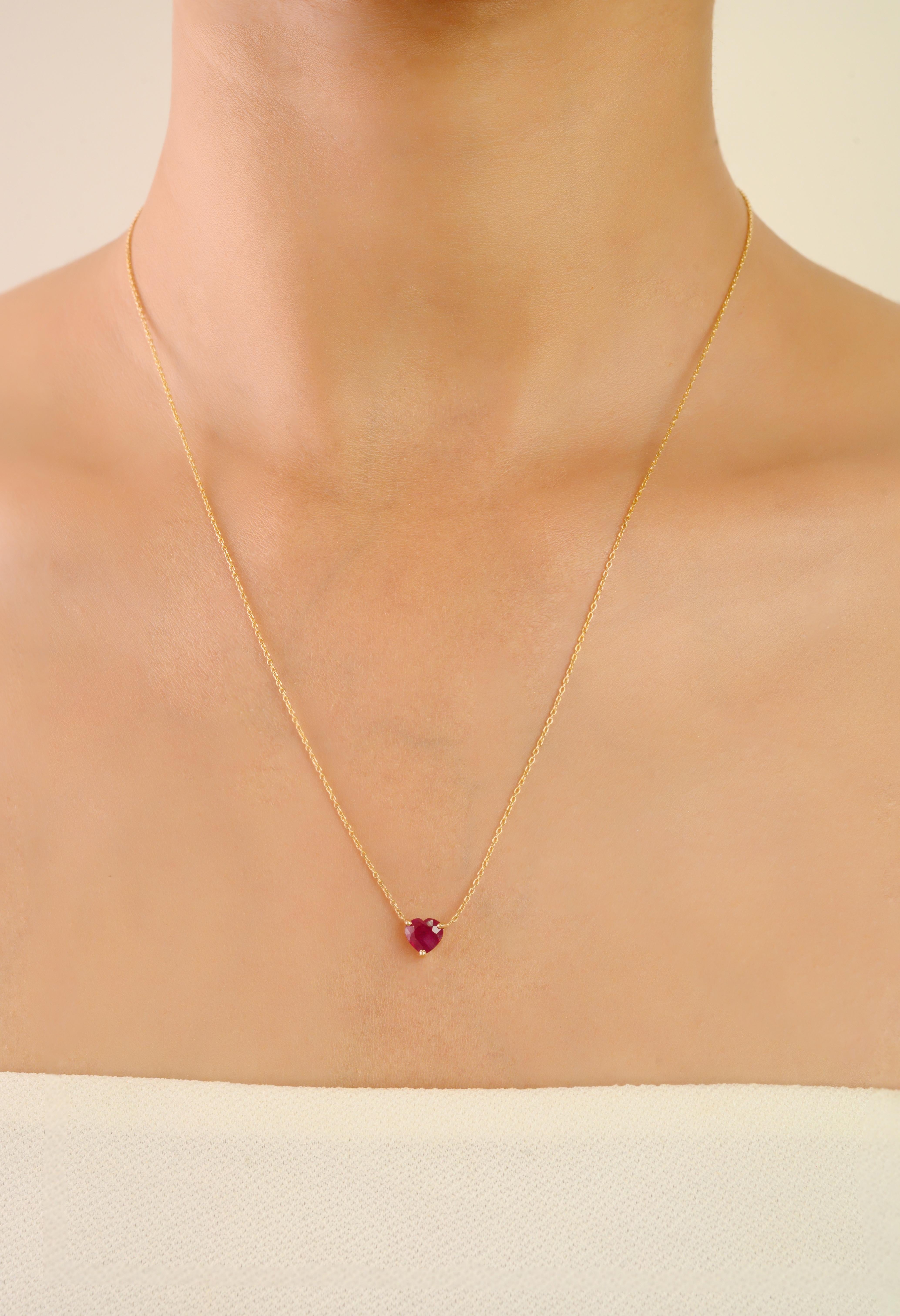Minimalistischer 1 Karat herzförmiger natürlicher Rubin Anhänger Halskette in 14K Gelbgold (Herzschliff) im Angebot