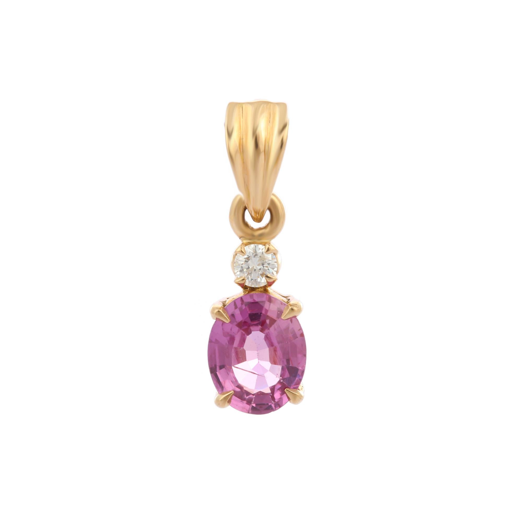 Pendentif minimaliste en or 18 carats avec saphir rose et diamant. Elle est ornée d'un saphir de taille ovale et d'un diamant qui complètent votre look avec une touche décente. Les pendentifs sont portés ou offerts pour représenter l'amour et les