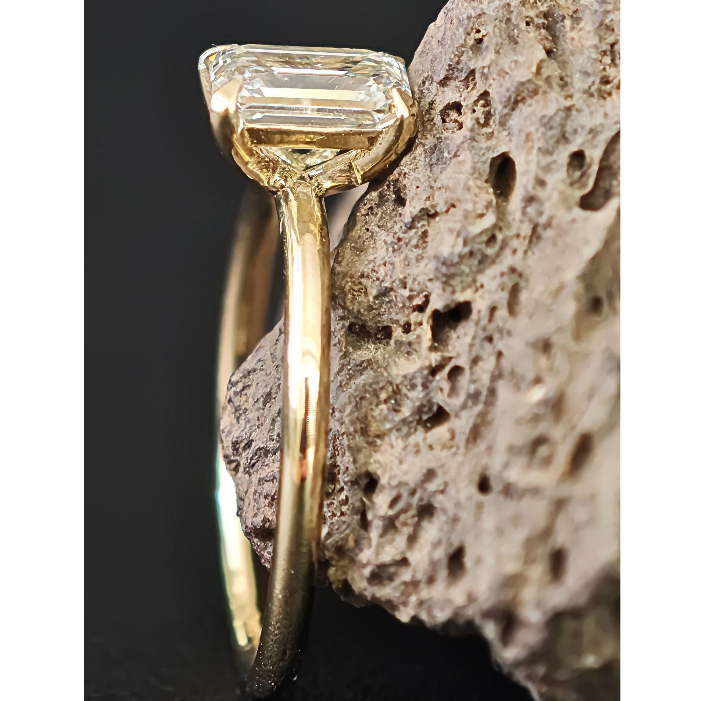 Minimalistischer 1,31ct Smaragd-Schliff Ring mit natürlichem Diamant  H VS1  14K Gelbgold (Smaragdschliff) im Angebot