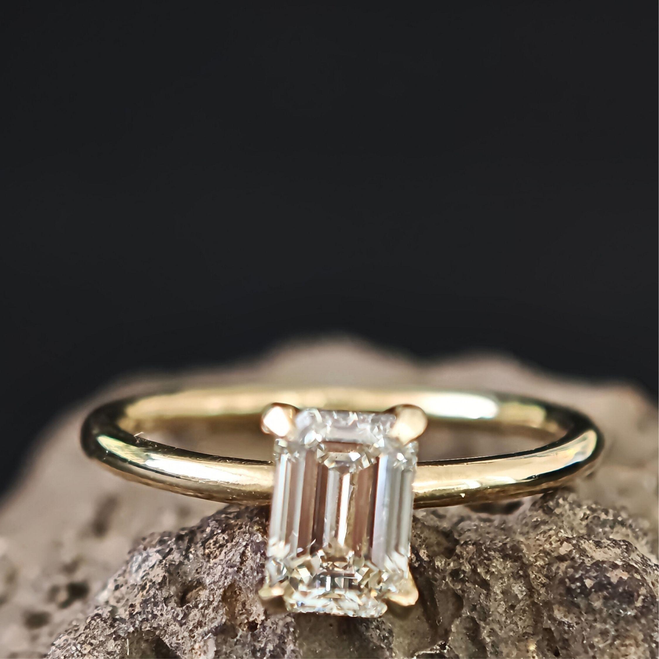 Minimalistischer 1,31ct Smaragd-Schliff Ring mit natürlichem Diamant  H VS1  14K Gelbgold Damen im Angebot