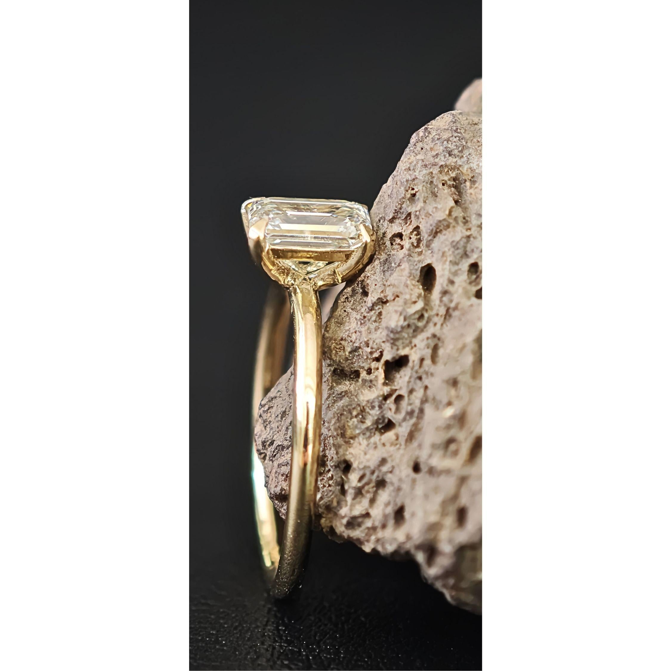 Minimalistischer 1,31ct Smaragd-Schliff Ring mit natürlichem Diamant  H VS1  14K Gelbgold im Angebot 2