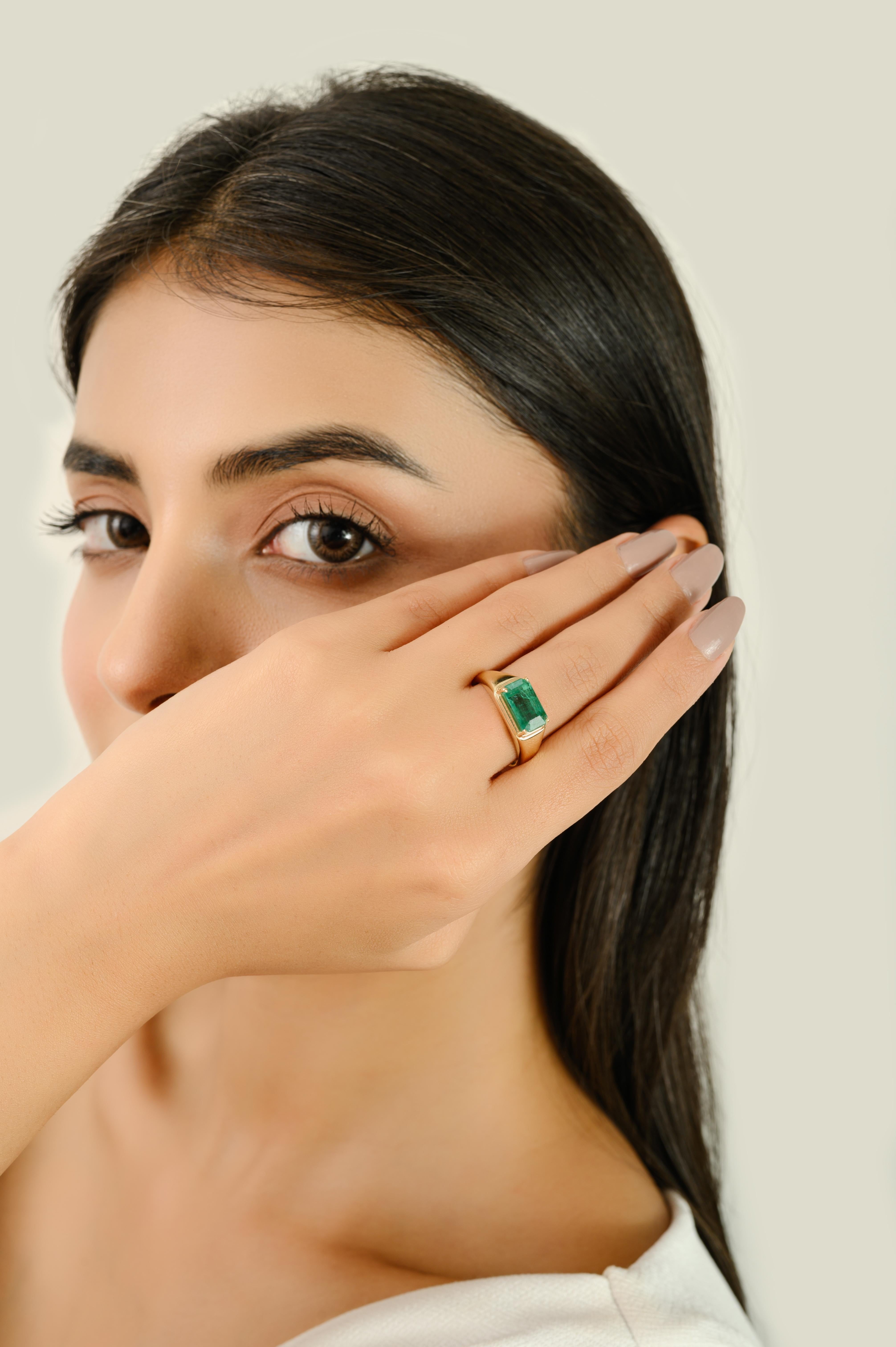 En vente :  Bague de chevalière minimaliste en or jaune massif 14K avec émeraude taillée en octogone Bijoux fins 10