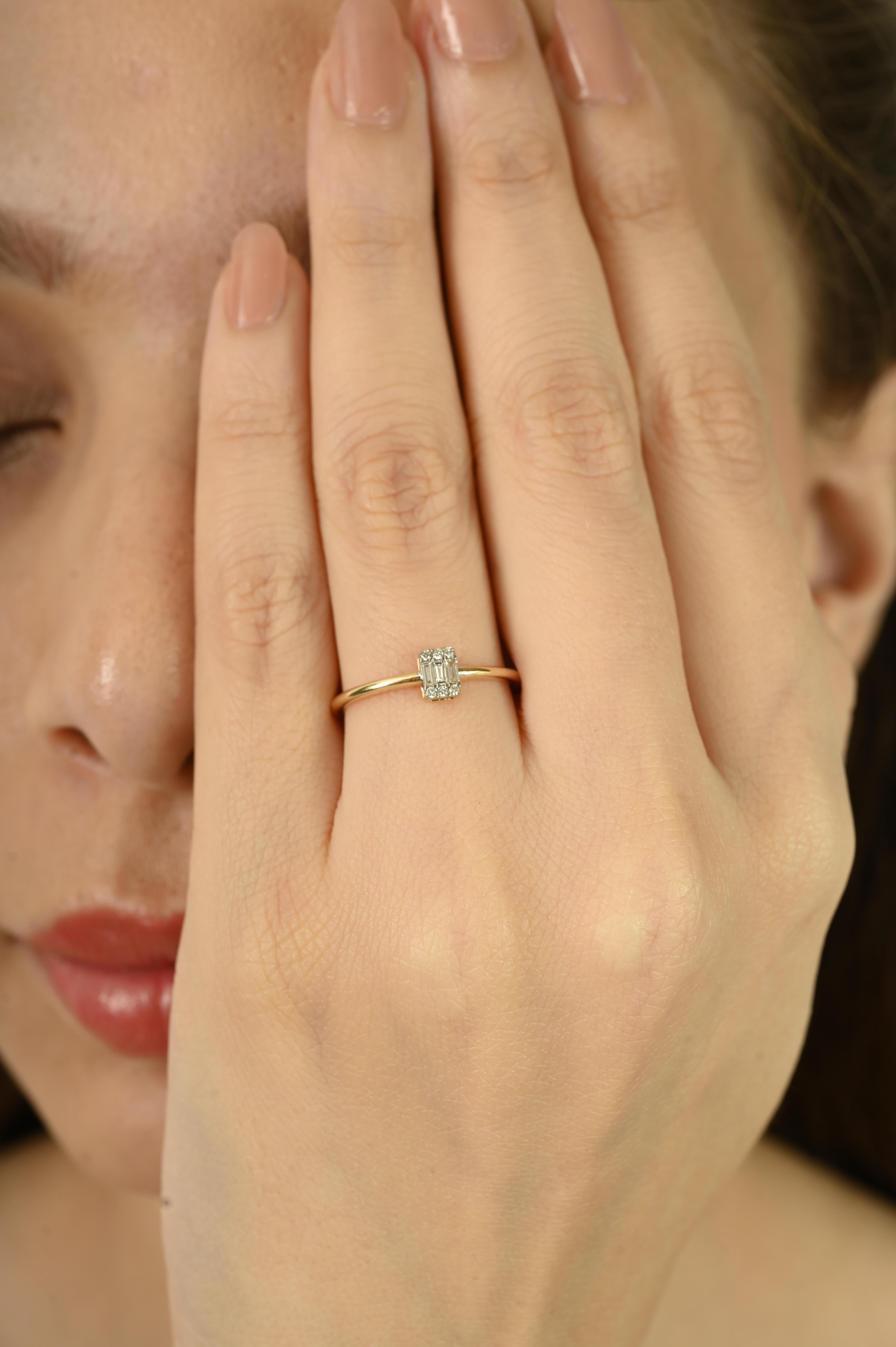 En vente :  Bague empilable minimaliste en or jaune 14K avec diamants baguettes Bijoux fins 2