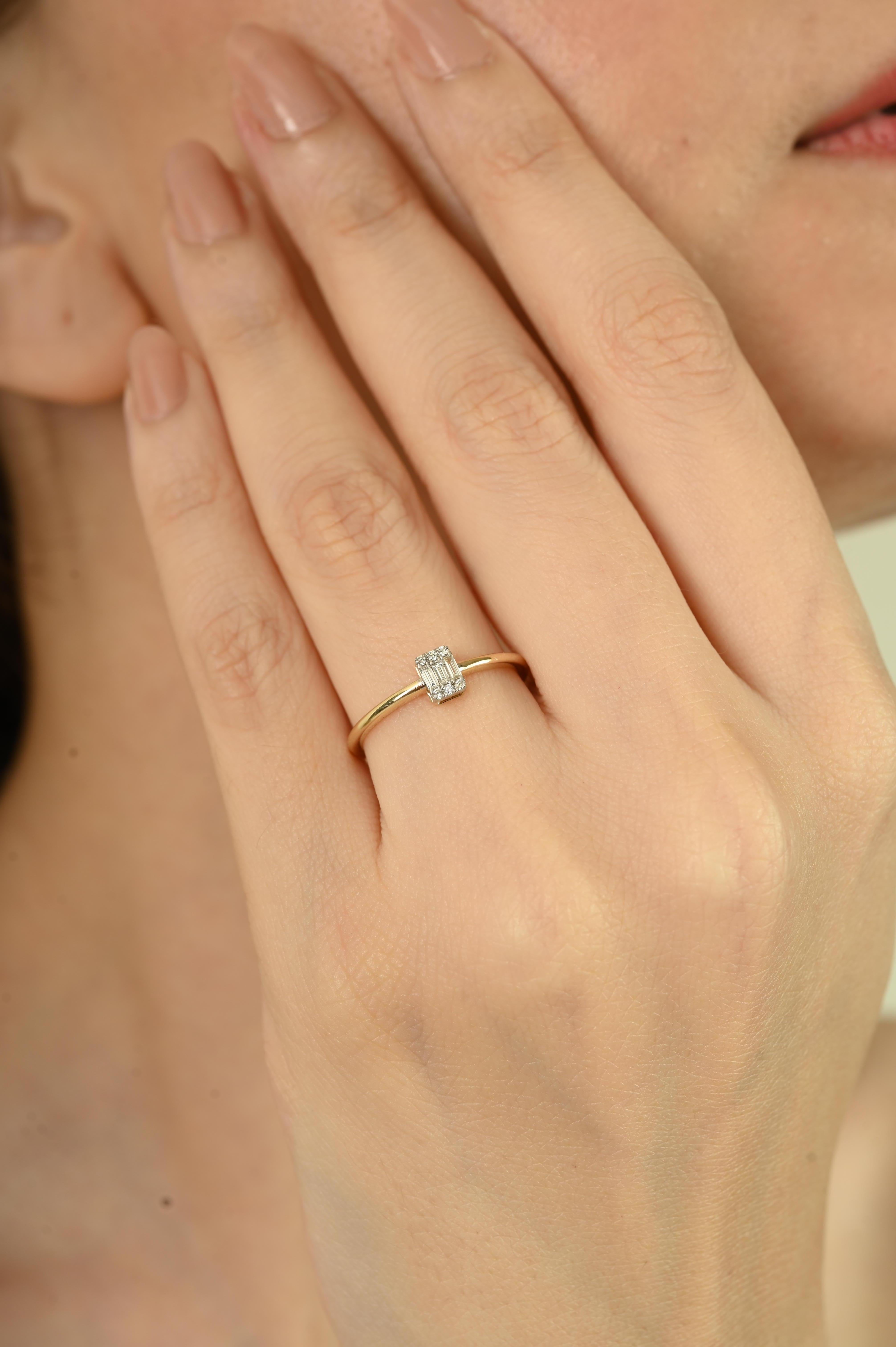 En vente :  Bague empilable minimaliste en or jaune 14K avec diamants baguettes Bijoux fins 4