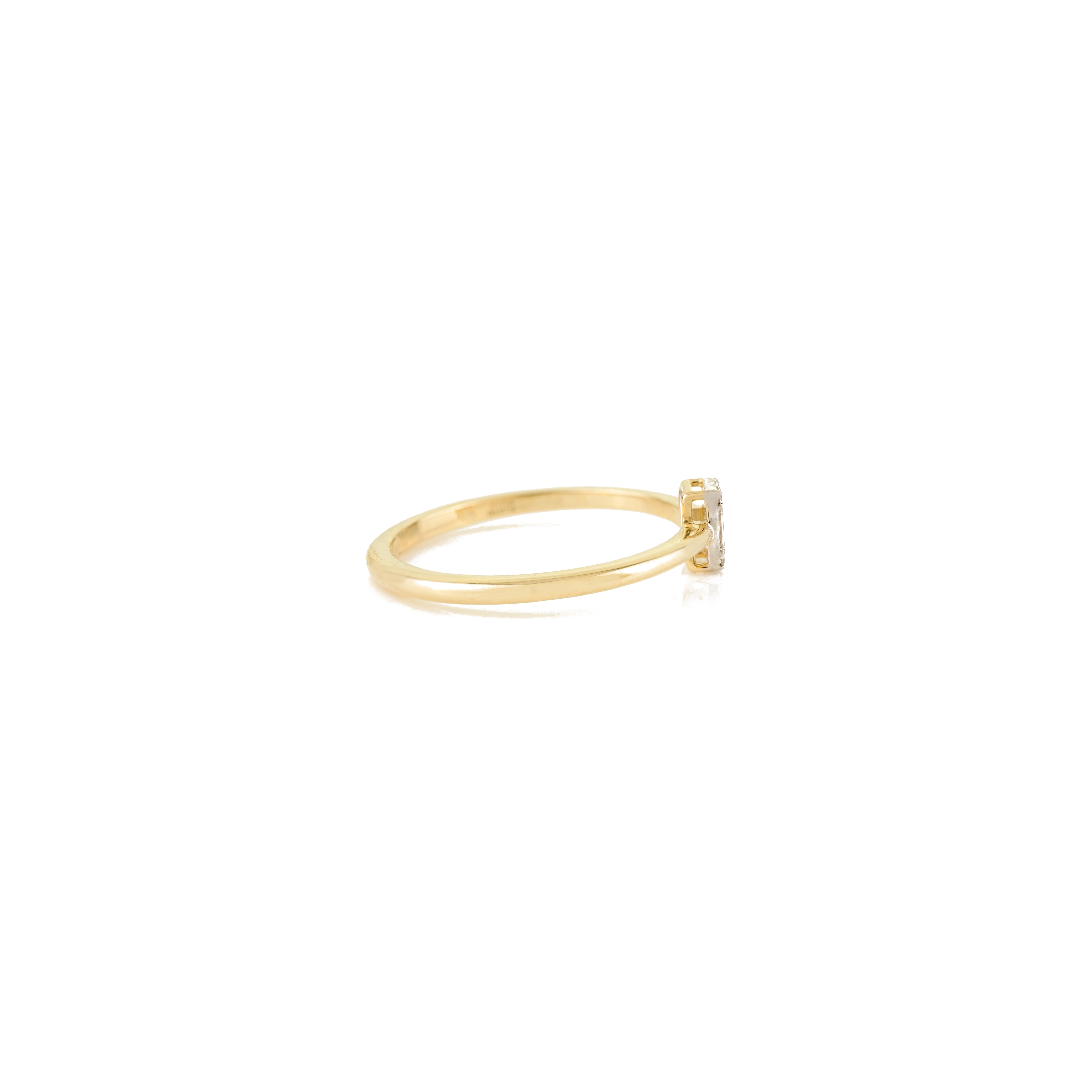 En vente :  Bague empilable minimaliste en or jaune 14K avec diamants baguettes Bijoux fins 5